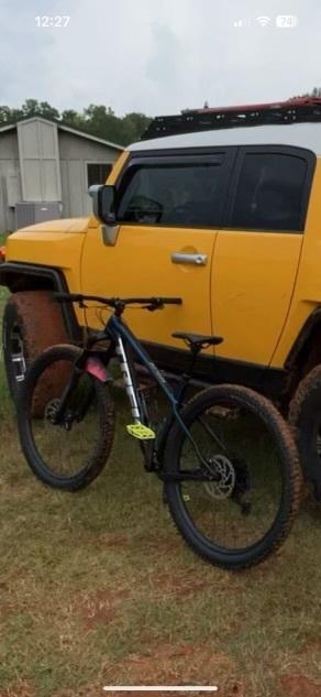 2023 Trek Mountain bike Blue