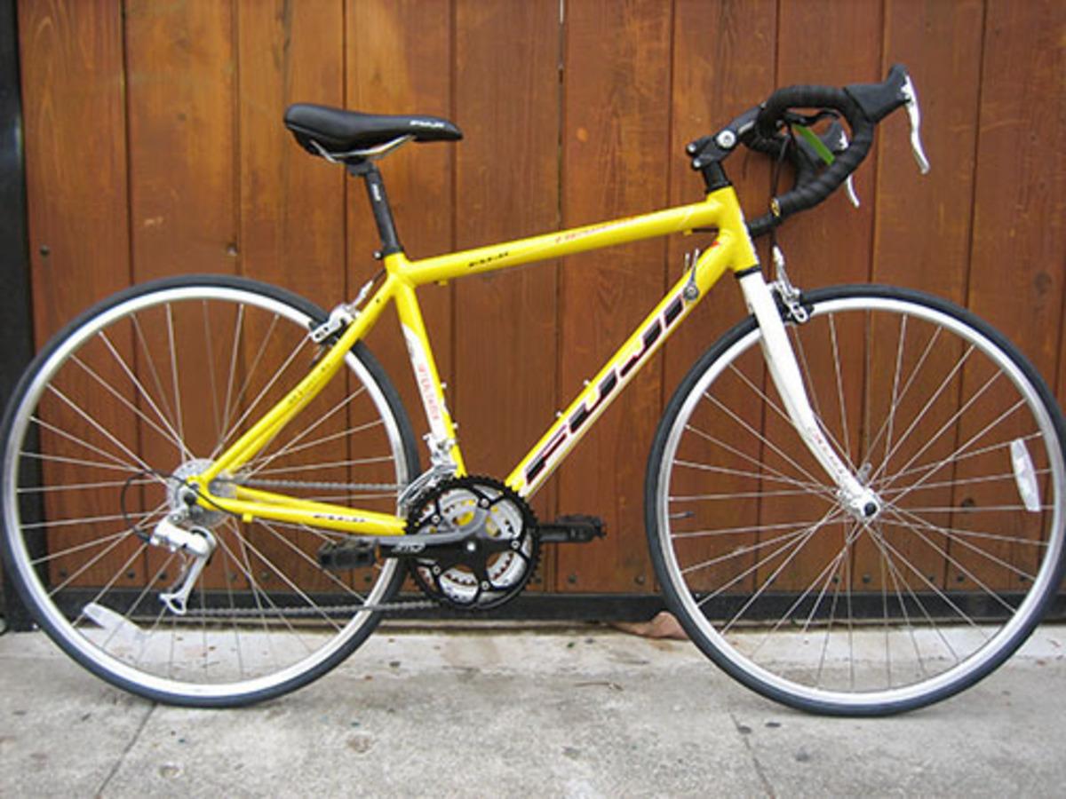 2010 Fuji Newest 4.0 Yellow or Gold and White