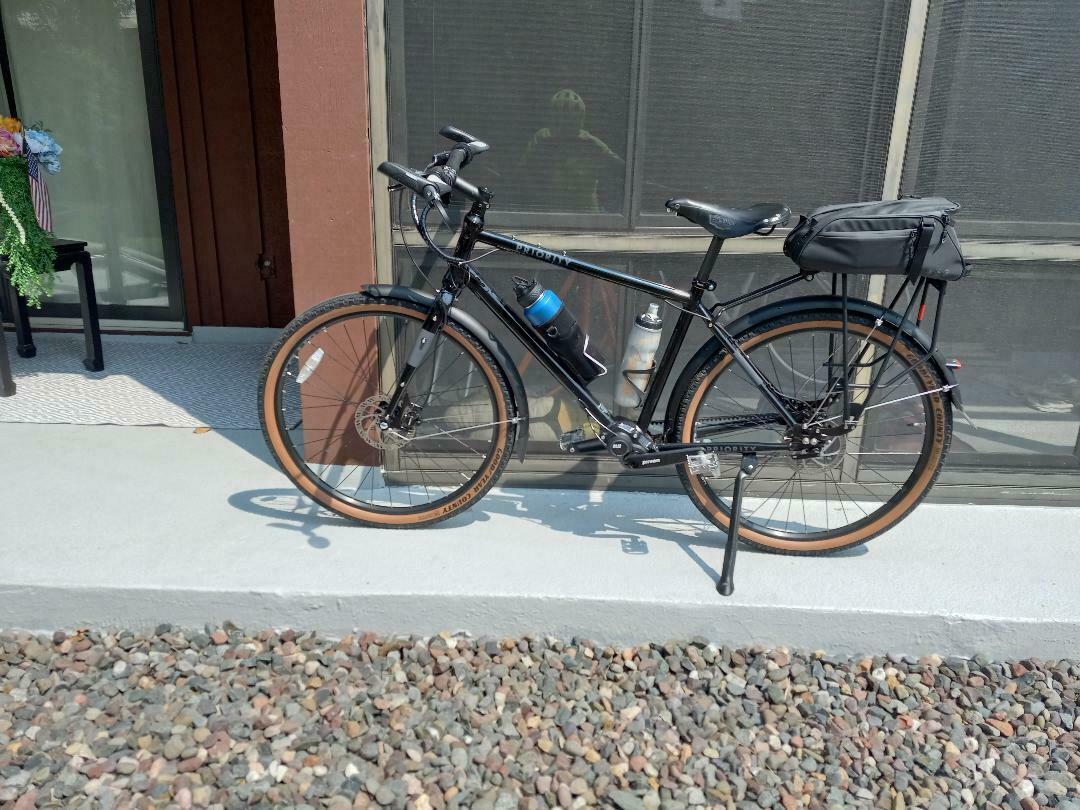 2023 Priority Bicycles 600 Black