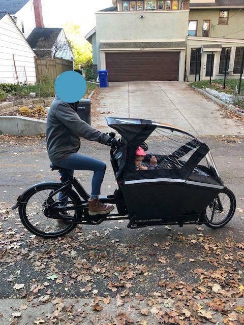2022 Urban Arrow Black