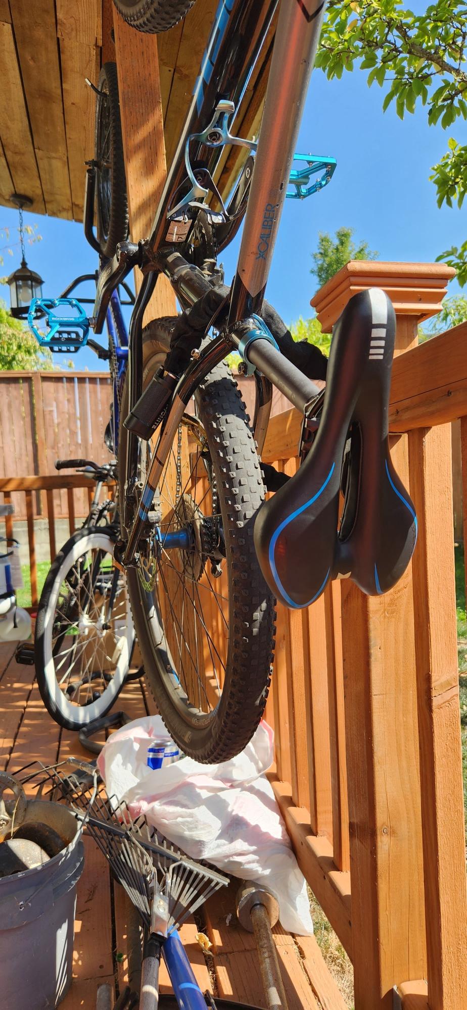 2022 Trek X-Caliber 8 Black and Blue