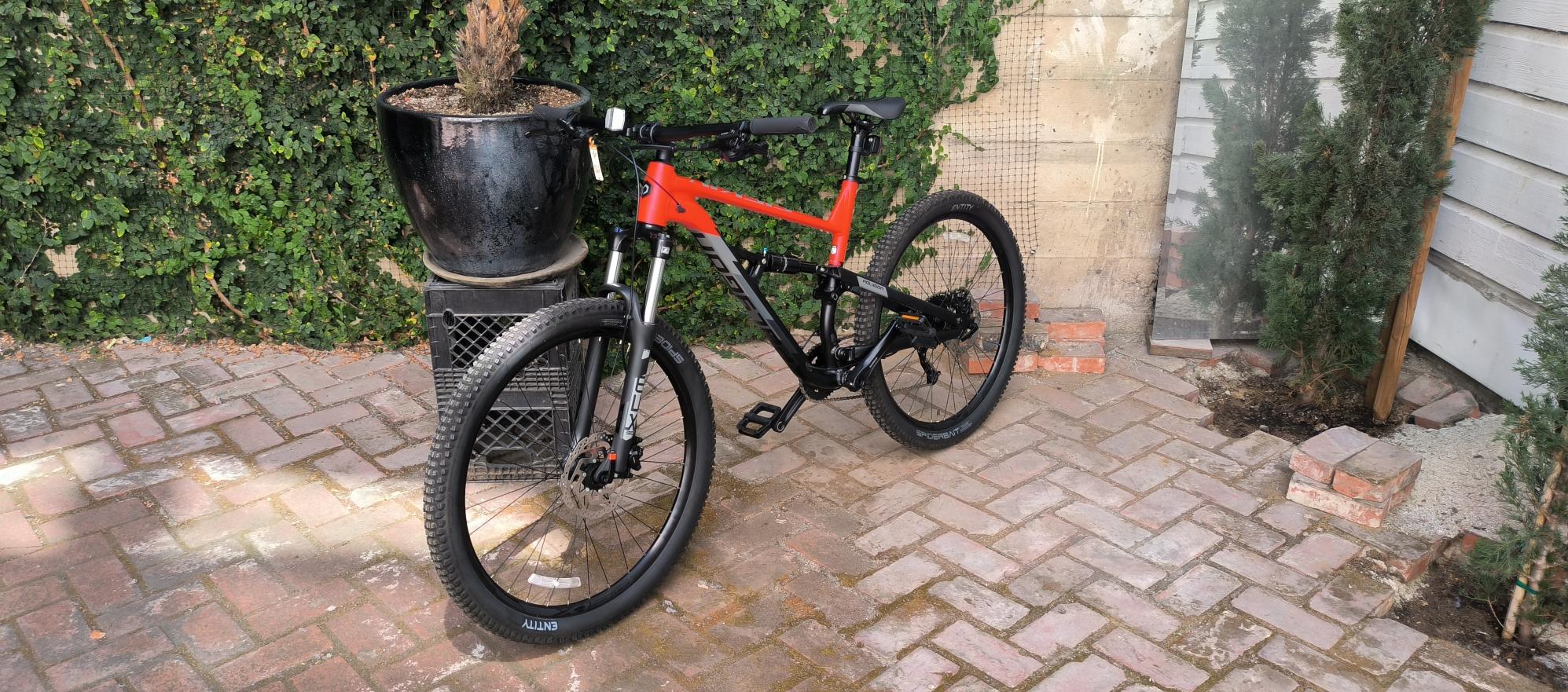 2022 Polygon Sisuku D5 Red