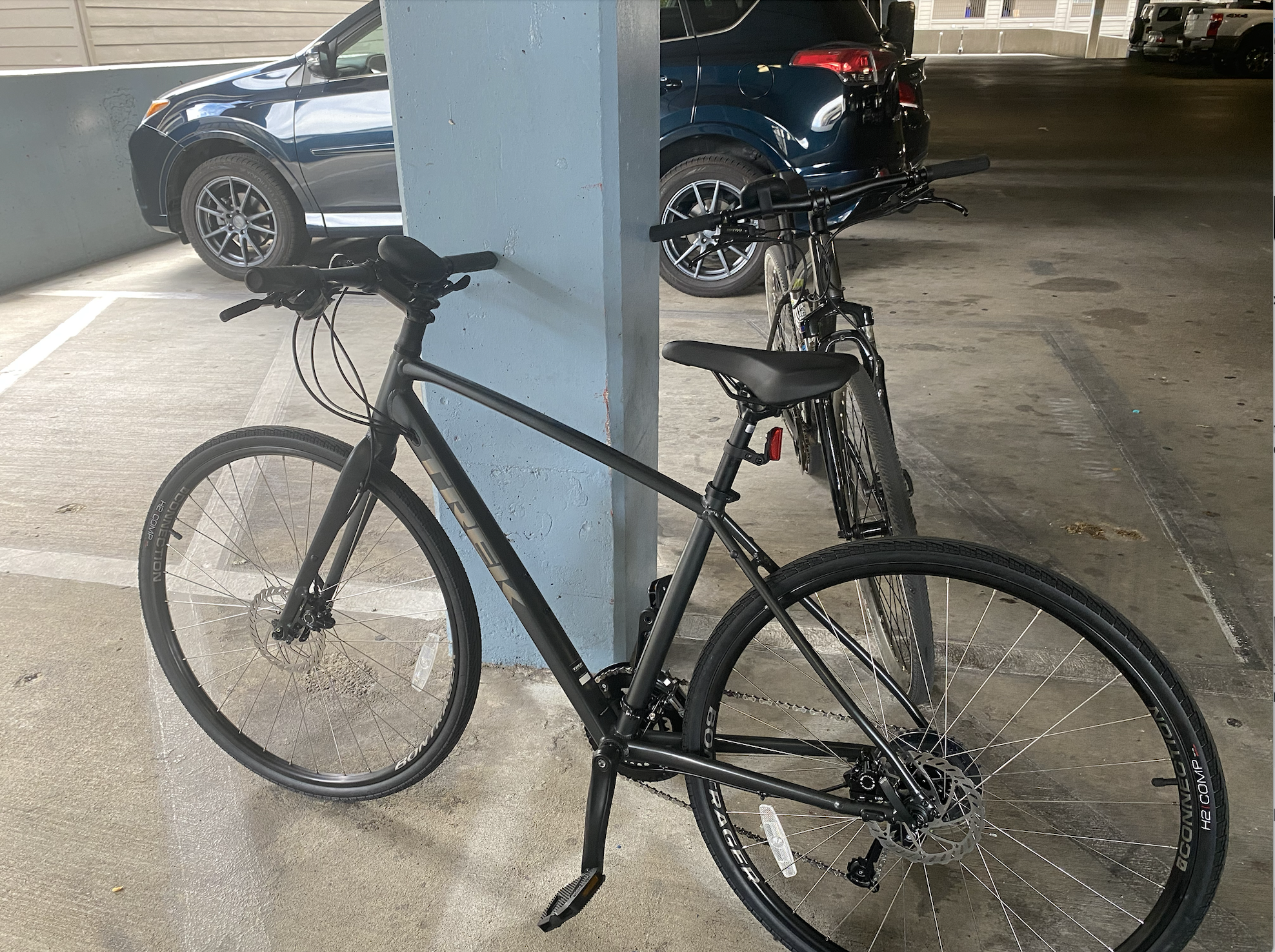 Trek FX2 Silver, gray or bare metal
