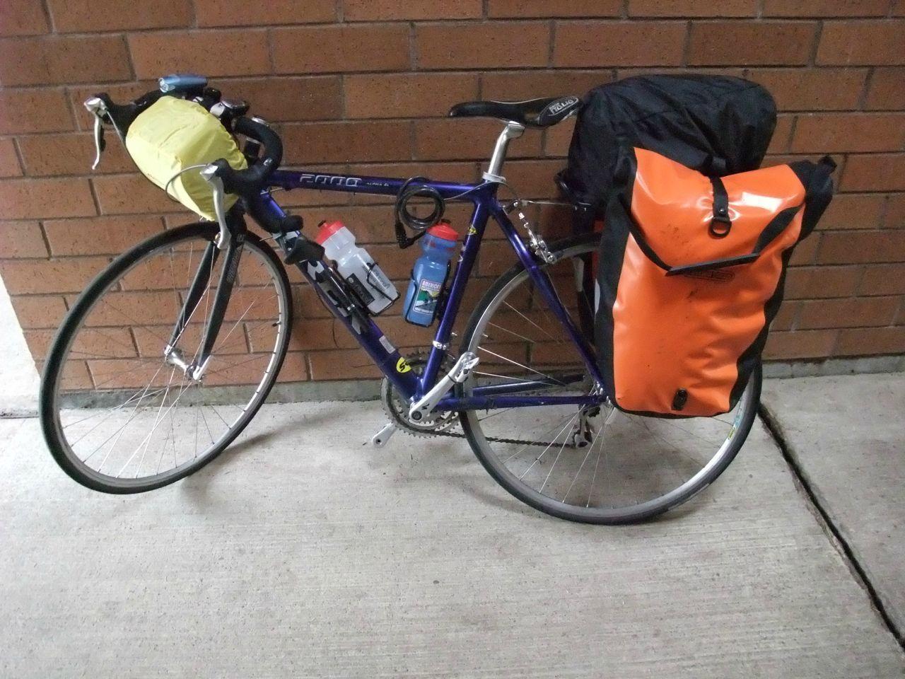 1999 Trek 2000  Blue