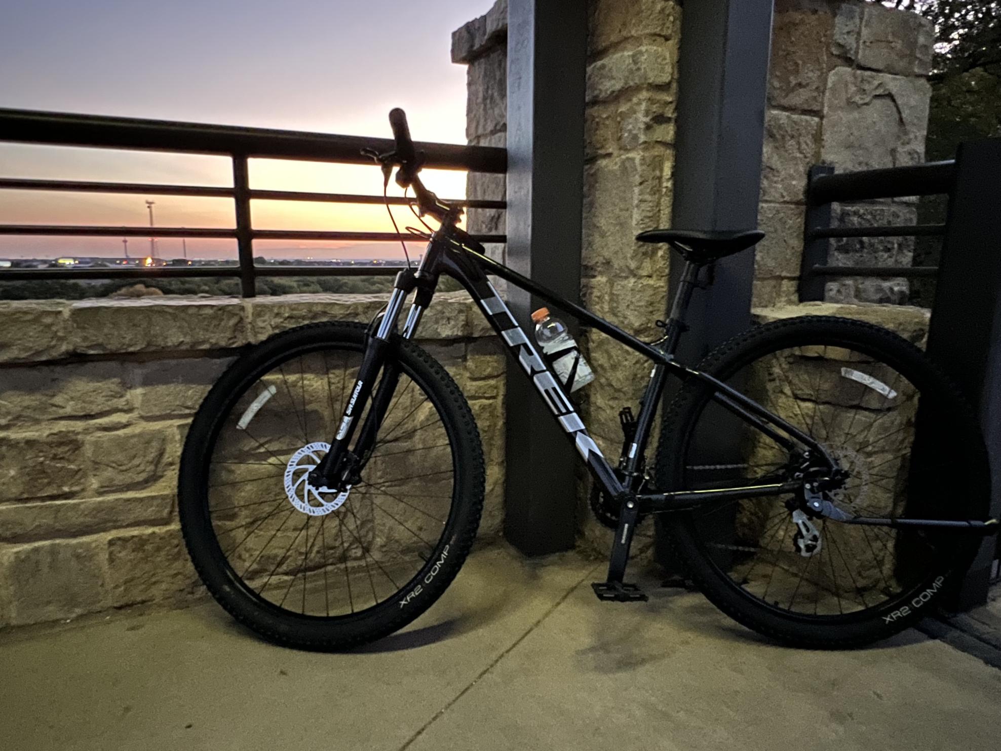 2022 Trek Marlin 5 Black and Silver, gray or bare metal