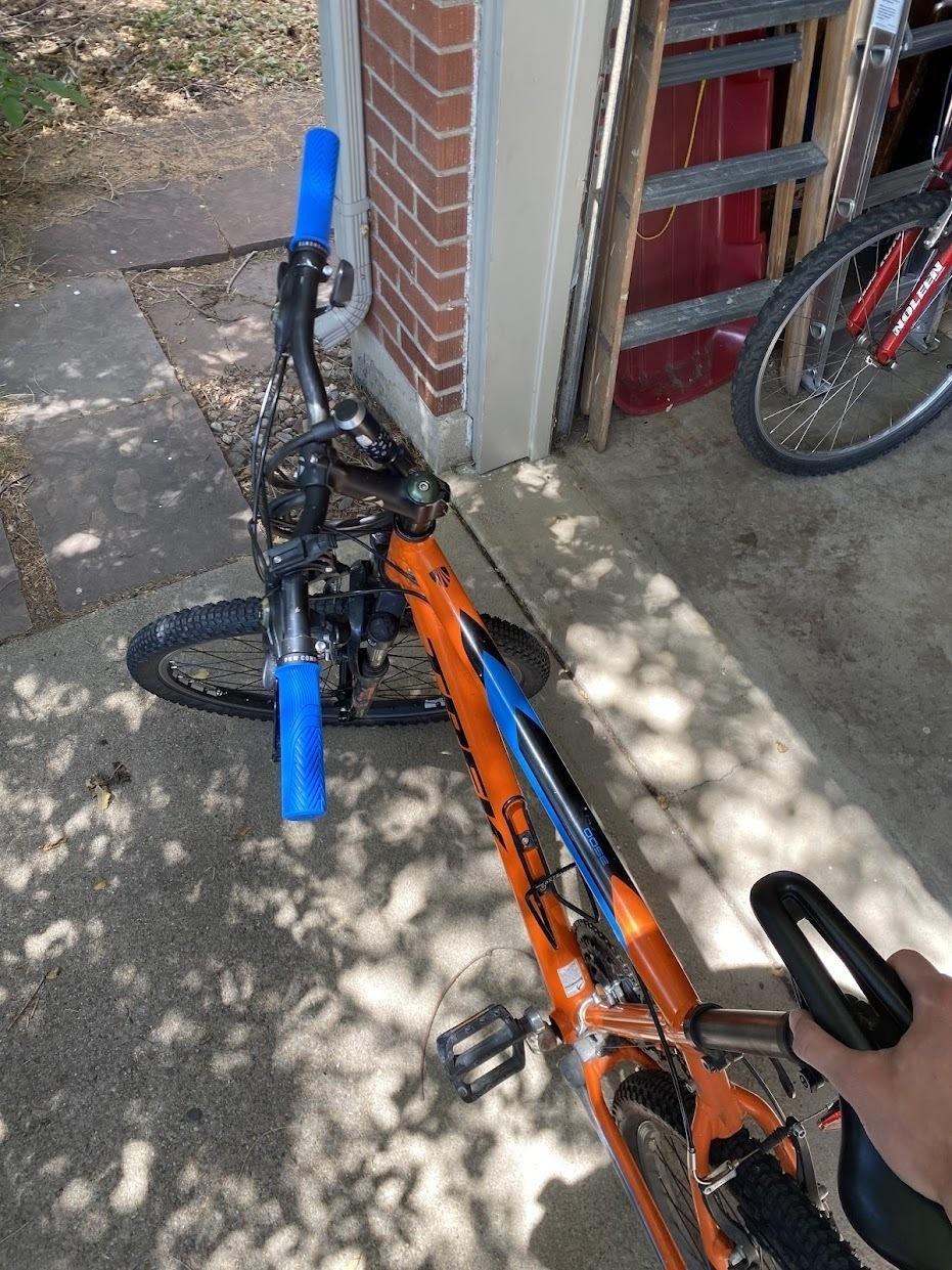 2025 Trek Trek Marlin Orange and Blue