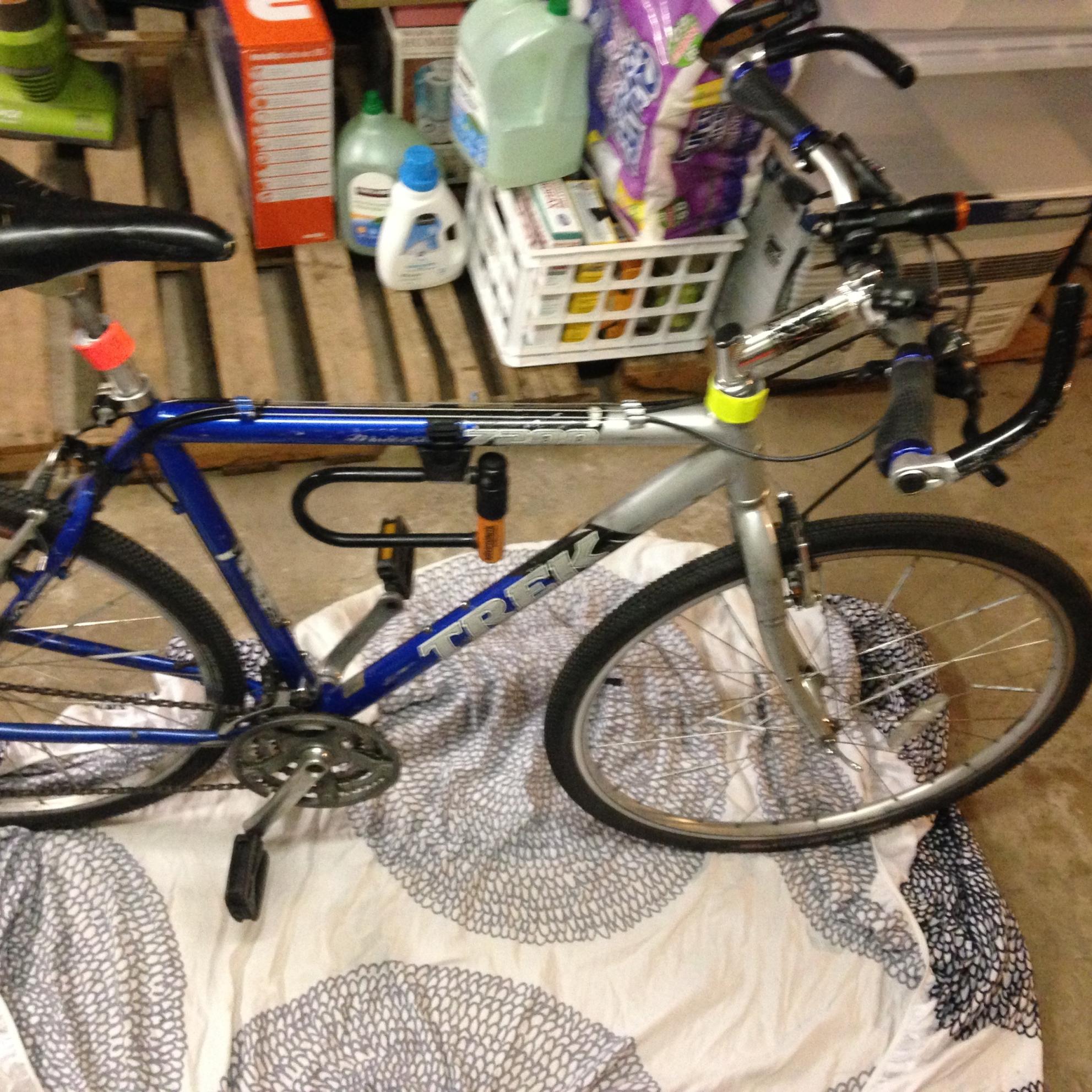 Trek 7200 Blue and Silver or Gray