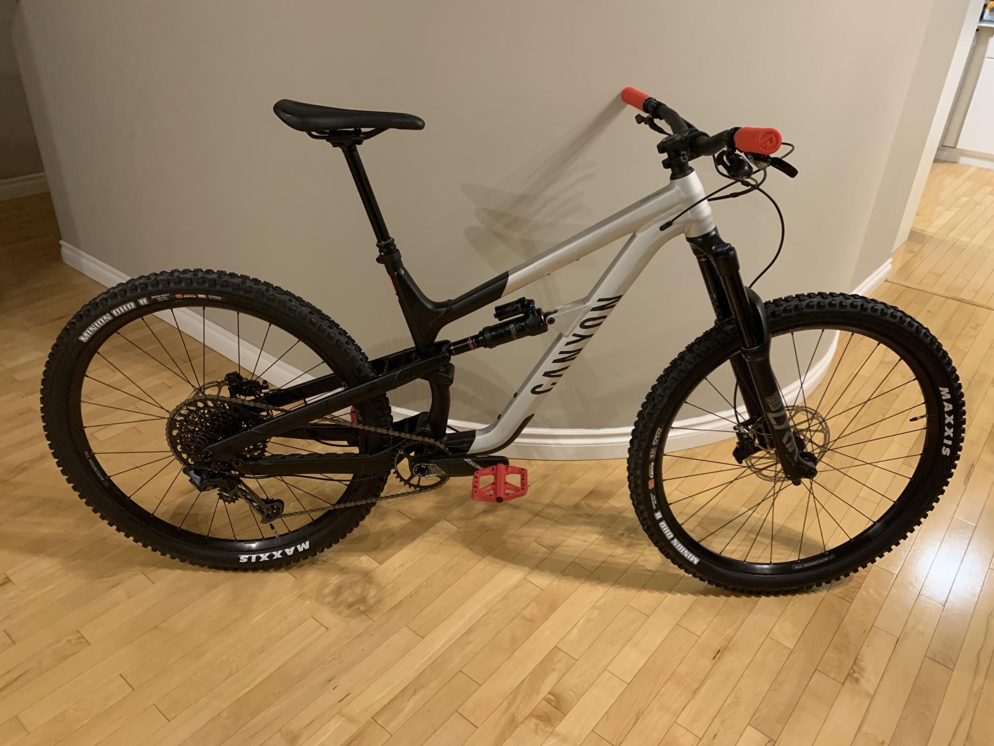 2022 Canyon bicycles Spectral Black and Silver, gray or bare metal