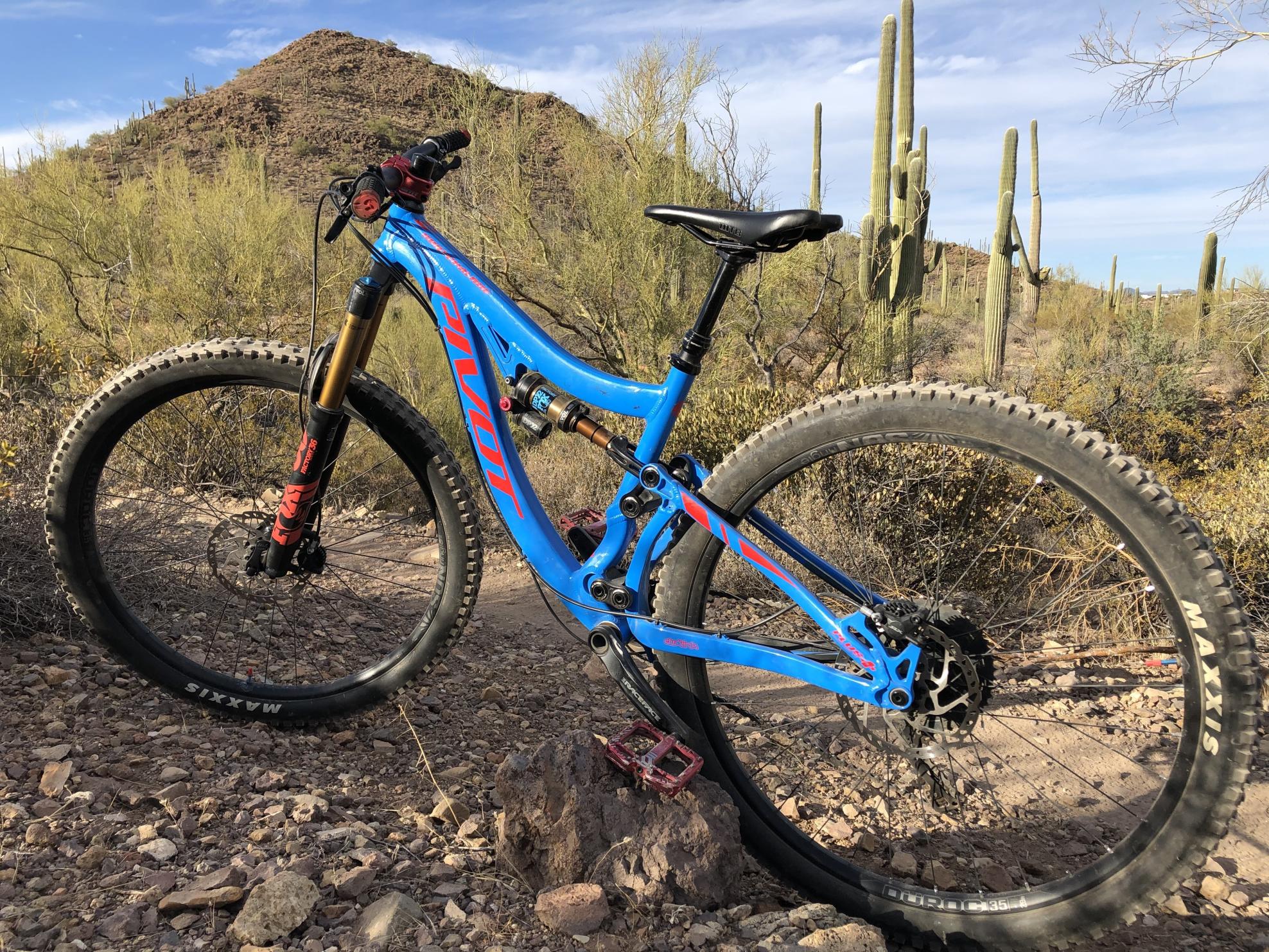 2019 Pivot SwitchBlade Blue Small Blue