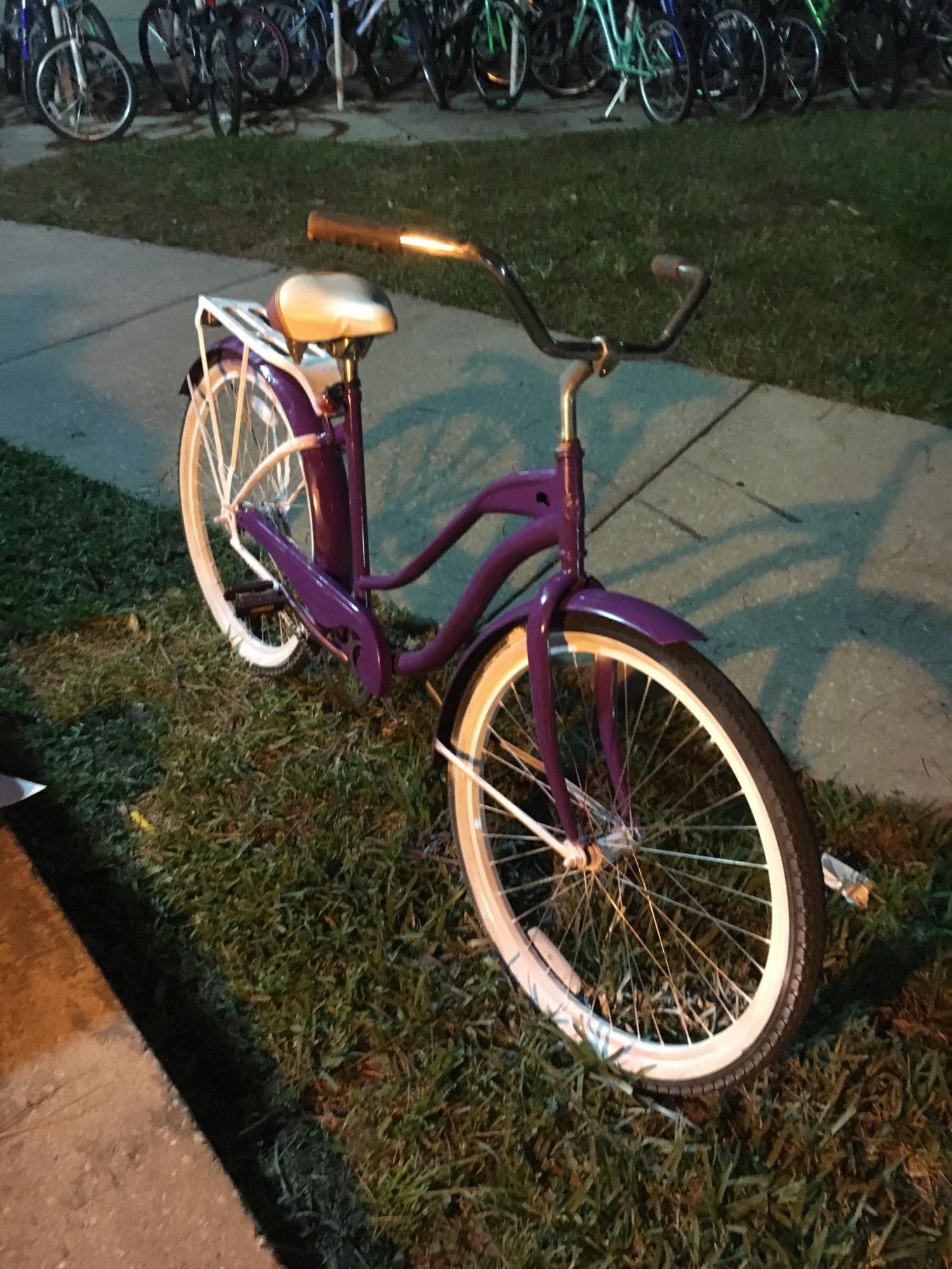 2017 Schwinn Cruiser: Sprite Purple