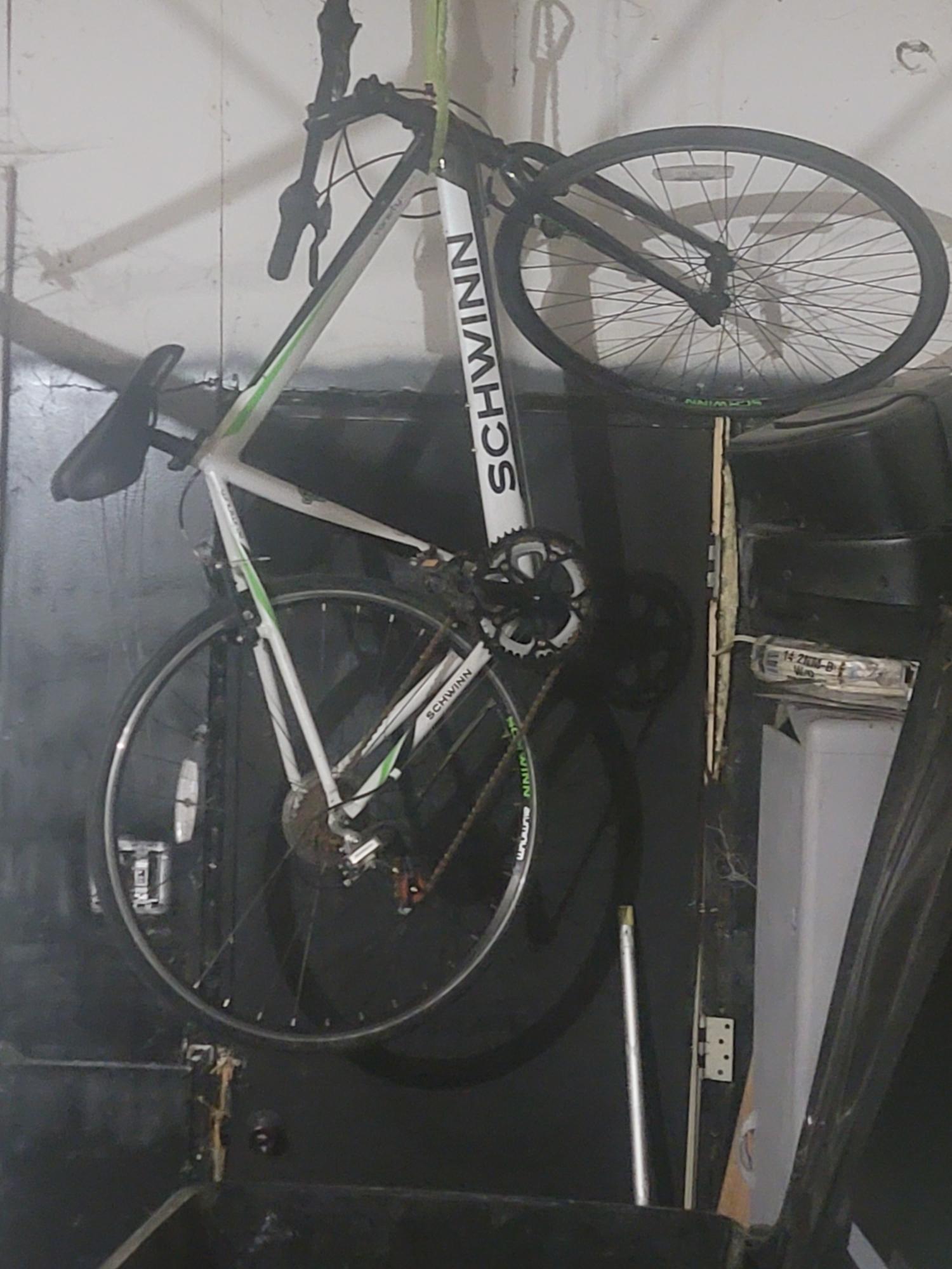 2014 Schwinn Varsity 1200 White and Black