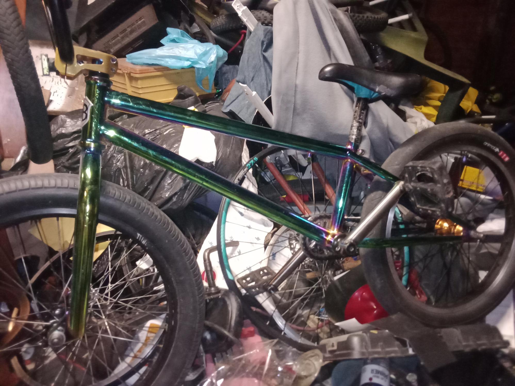 Other Silver, gray or bare metal