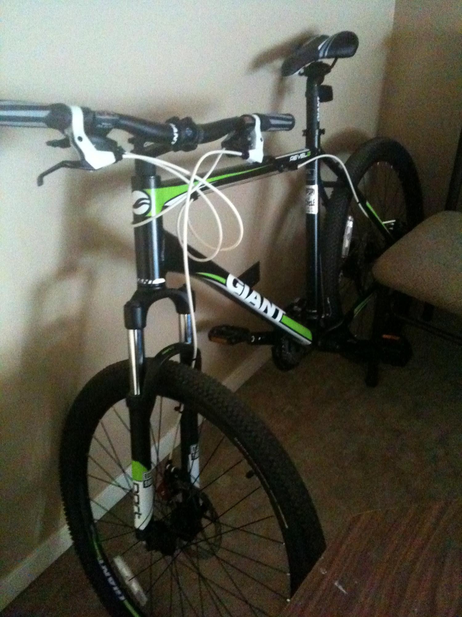 2011 Giant Revel 0 Black, Green, and White