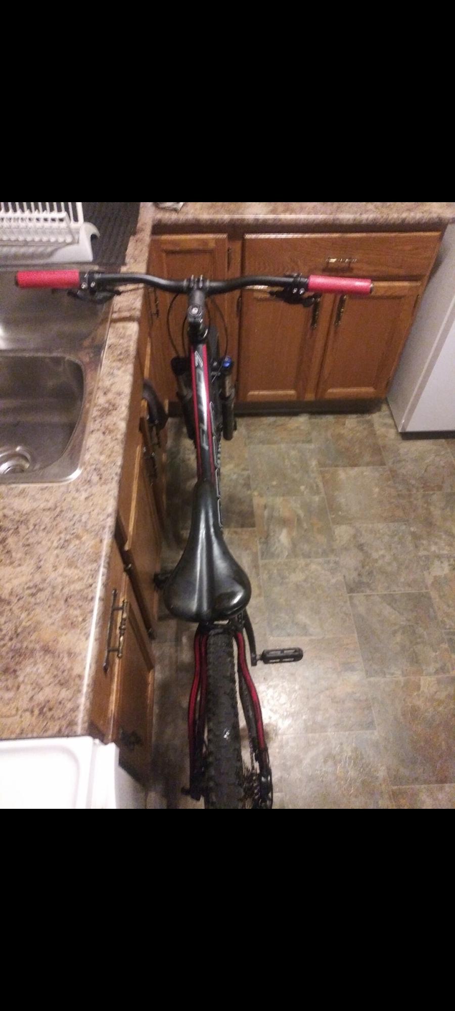 2016 Norco Bikes Fluid 7.0 Black and Red