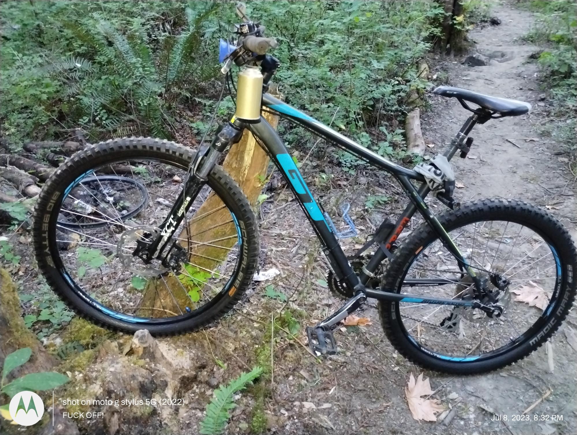 2016 GT Bicycles Aggressor Pro Black, Blue, and Green