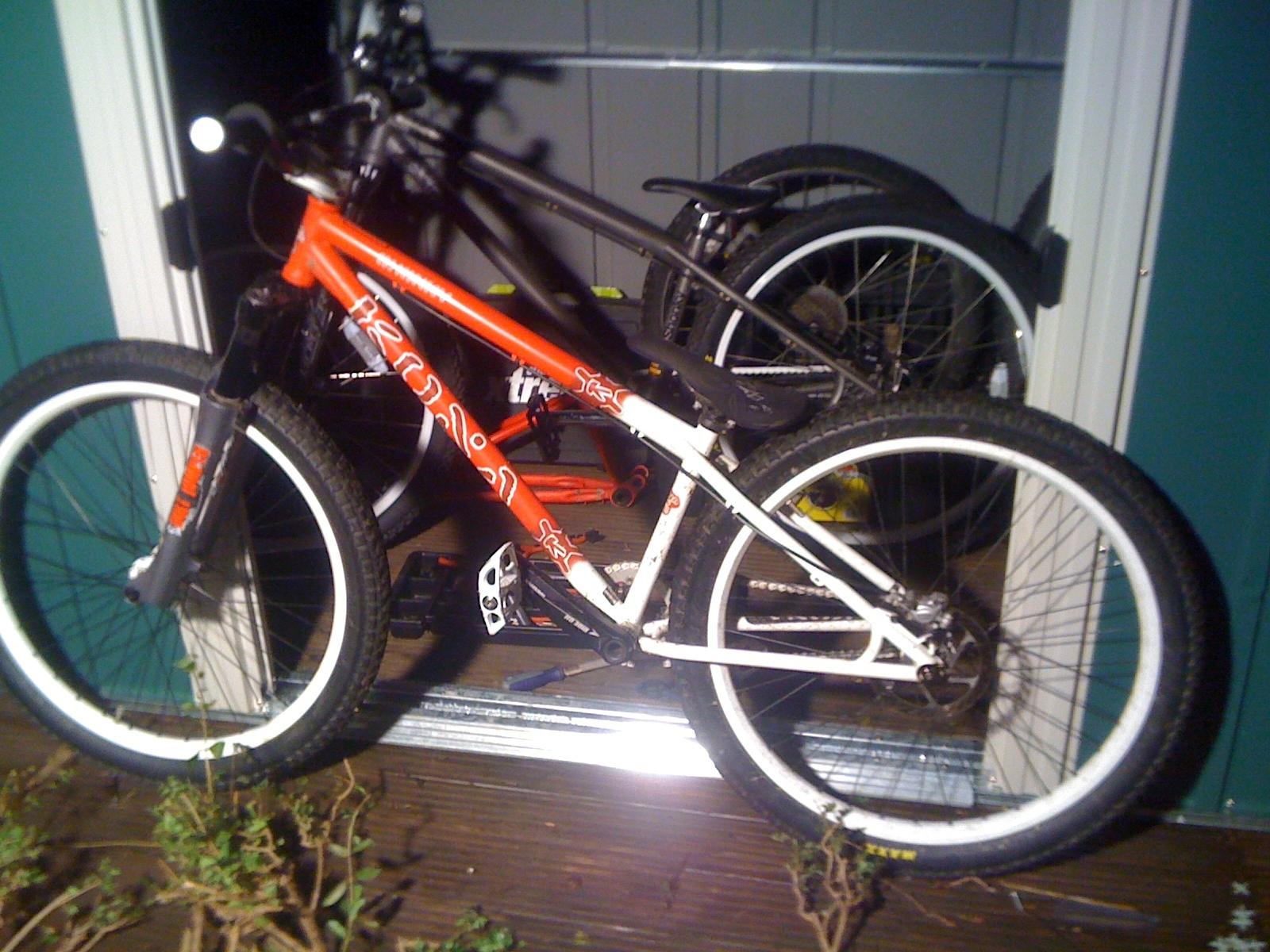 2008 Kona shonky Black, Red, and White