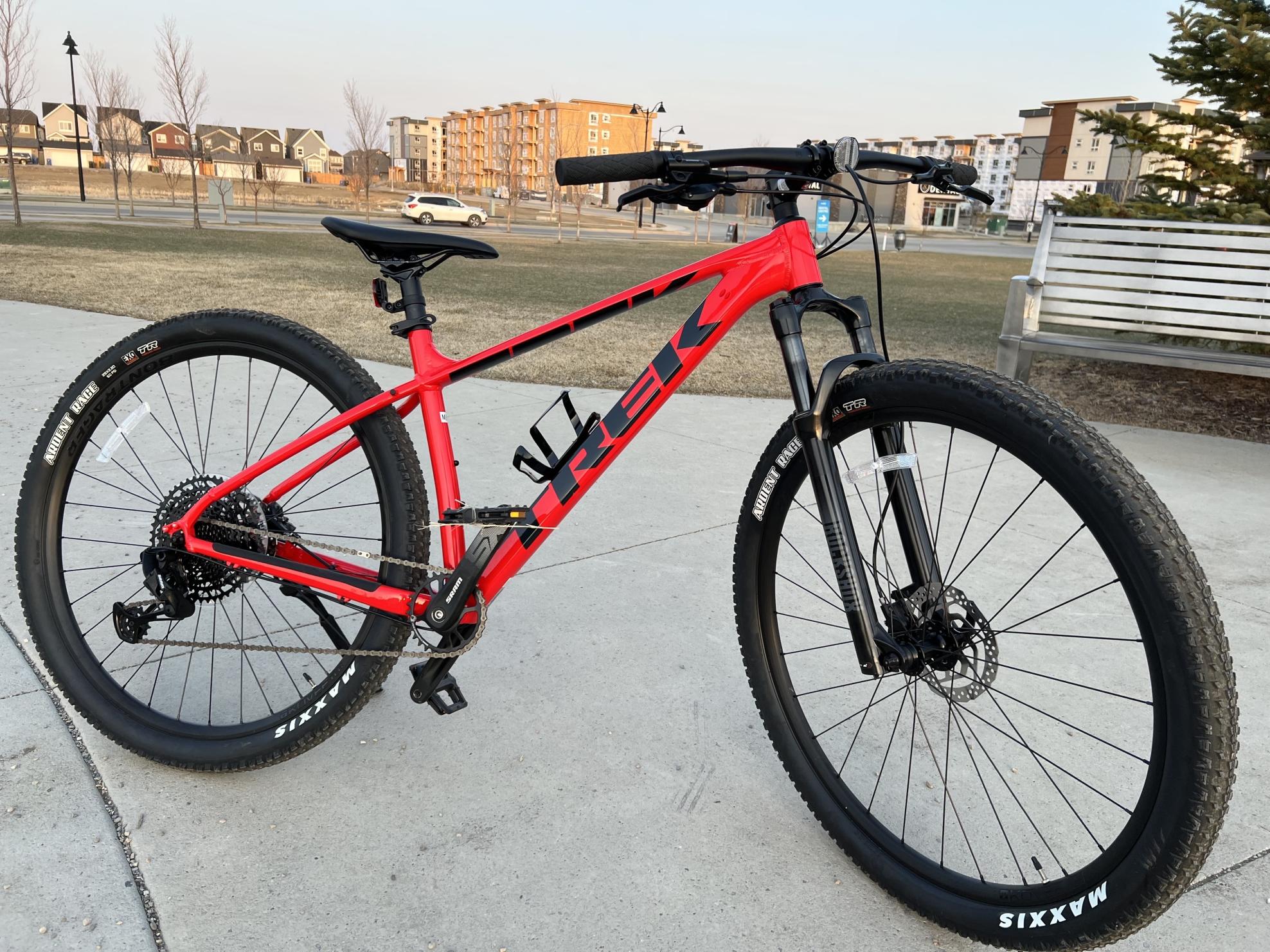2022 Trek Marlin 8 Red