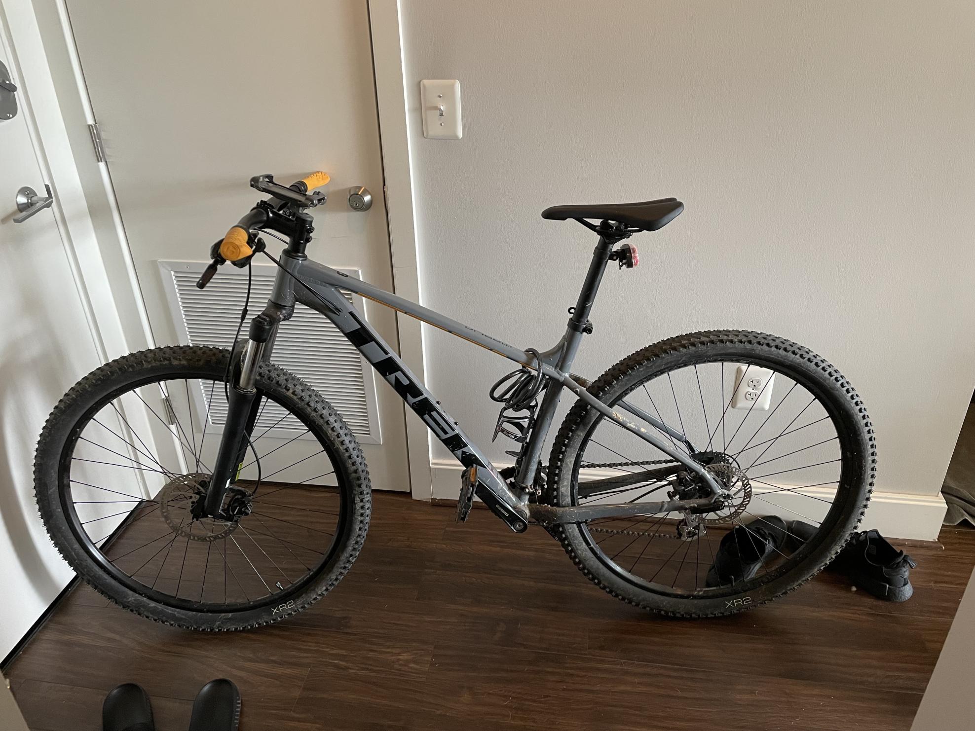 2020 Trek Marlin 6 Silver, gray or bare metal