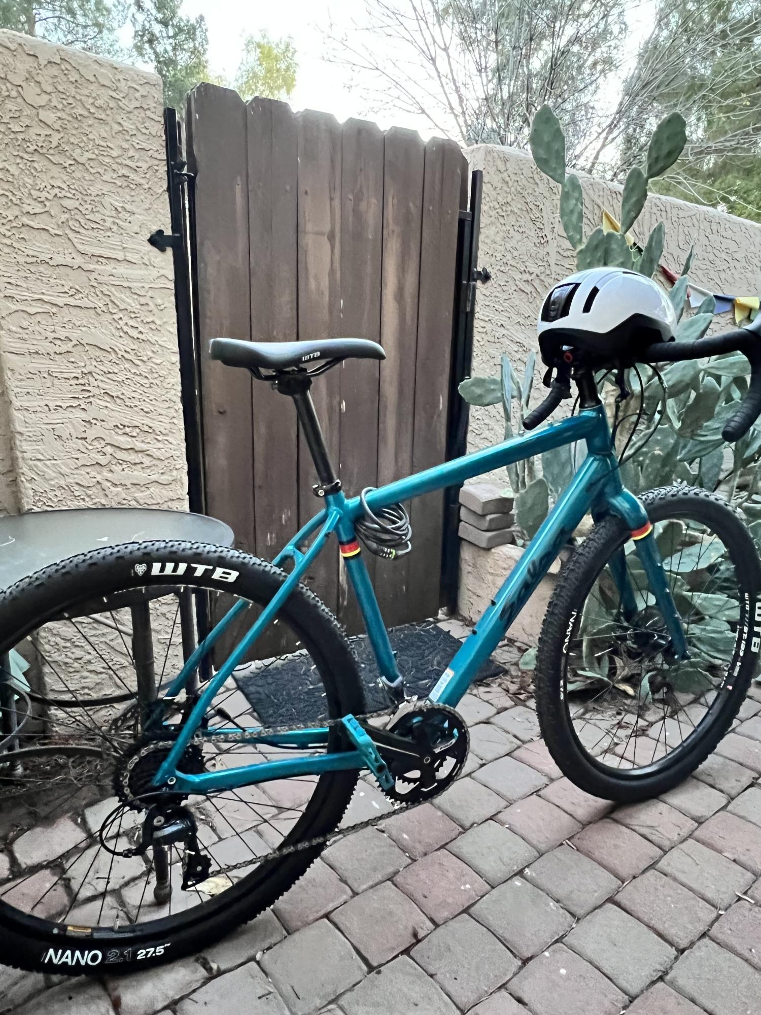 2020 Salsa Journeyman Sora 650 Blue
