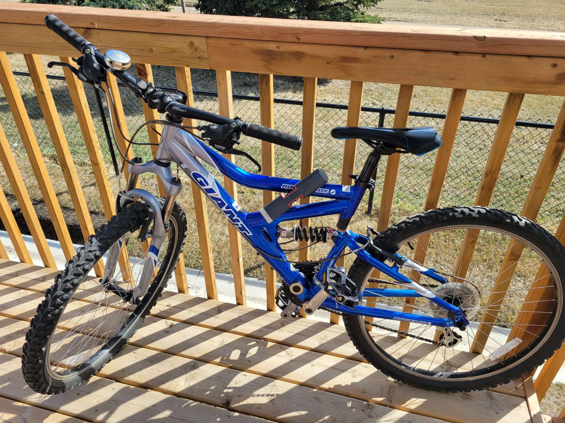 Giant Boulder DS Blue