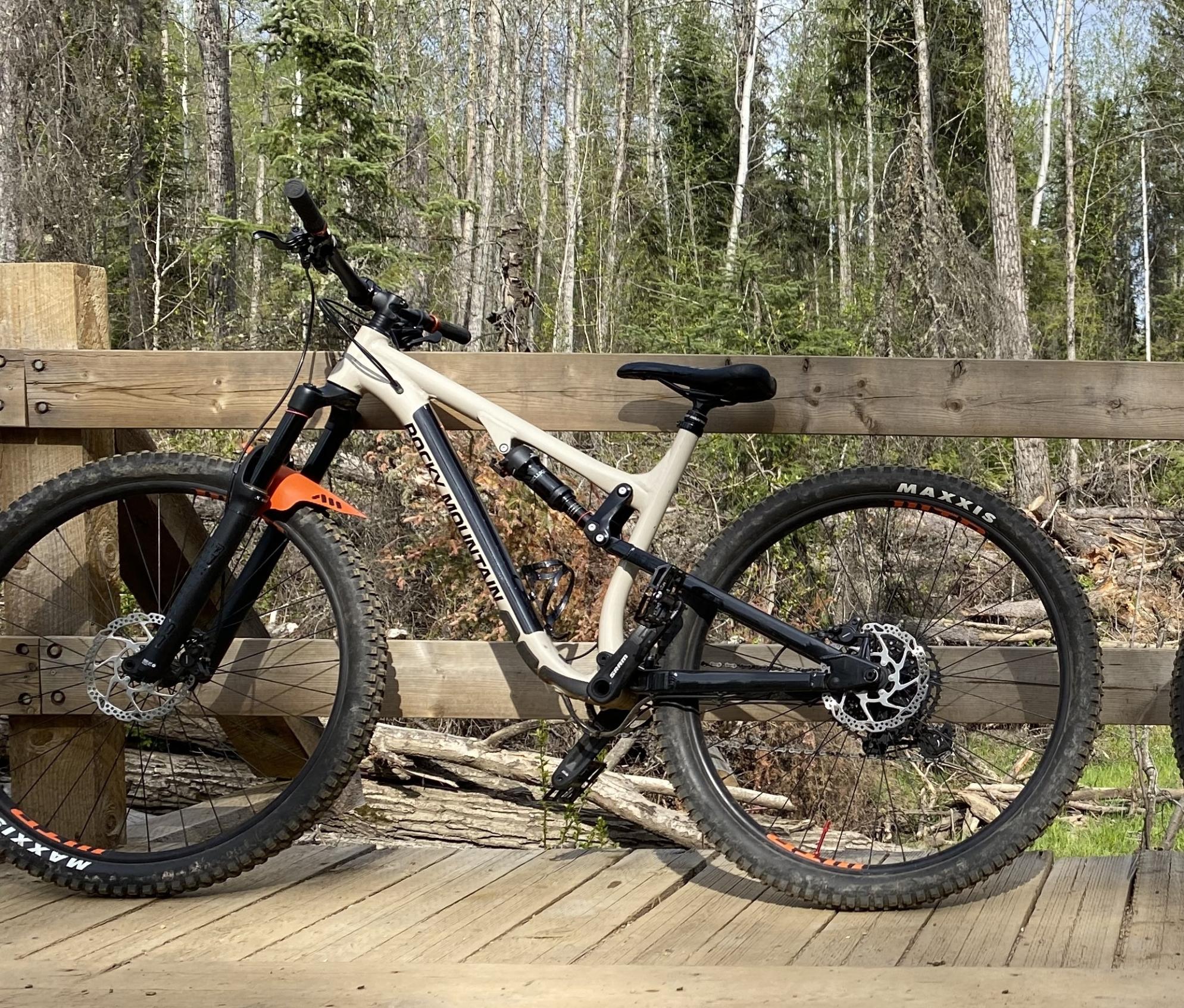 2019 Rocky Mountain Bicycles Instinct Brown