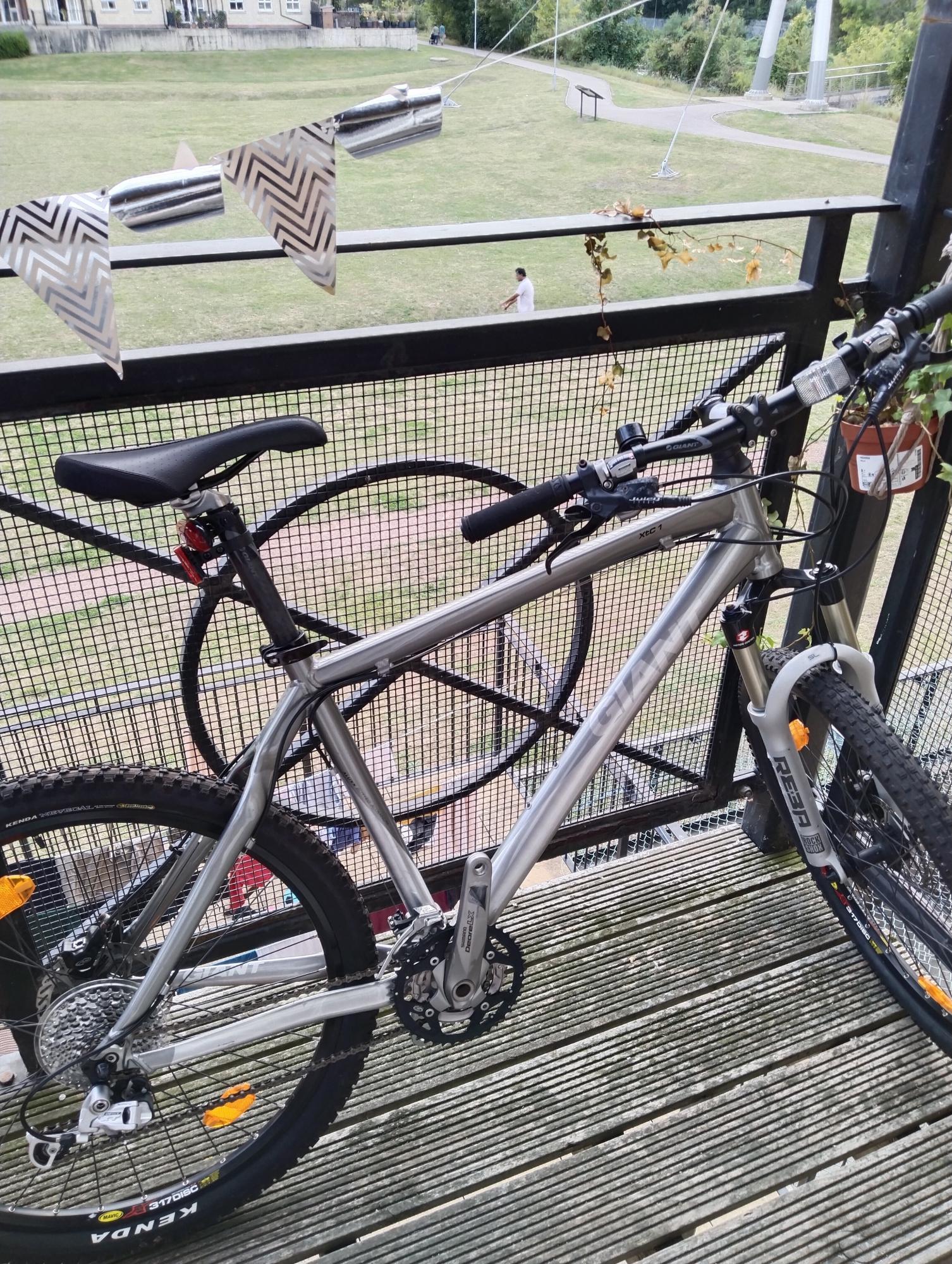 2010 Giant XtC 1 Silver, gray or bare metal
