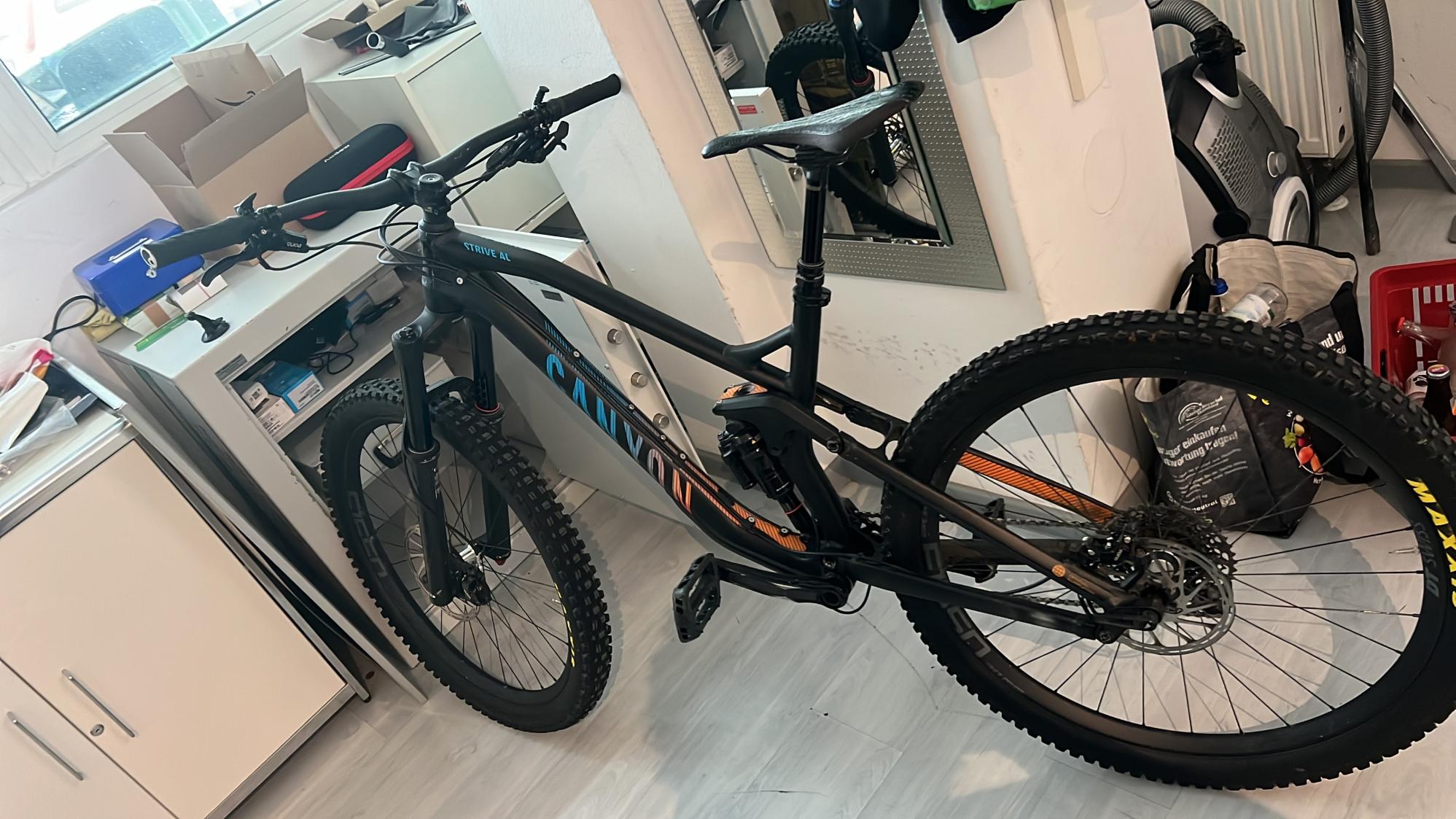 2017 Canyon bicycles Strive AL 5.0 Race Black, Blue, and Orange