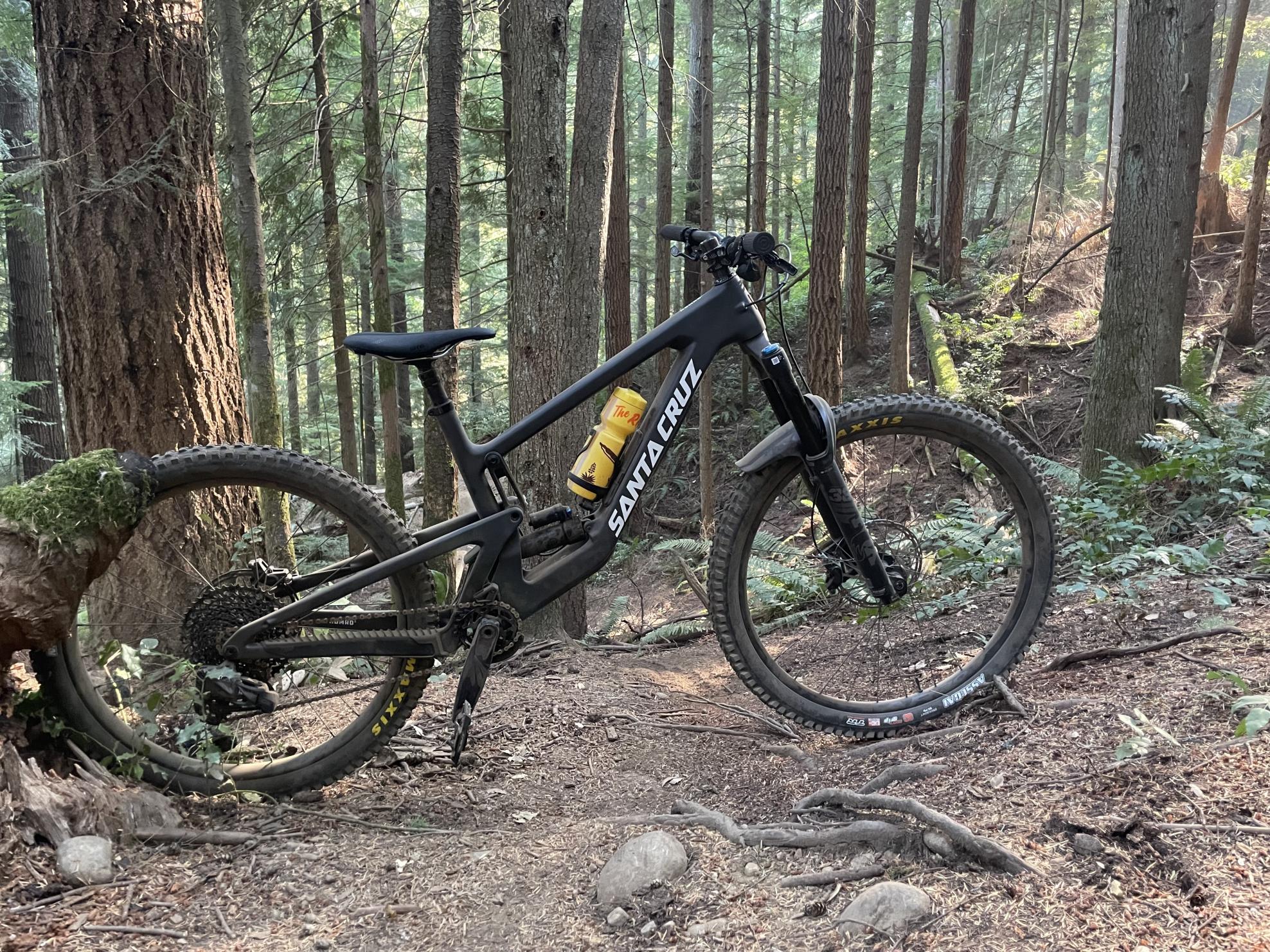 2022 Santa Cruz Nomad Black