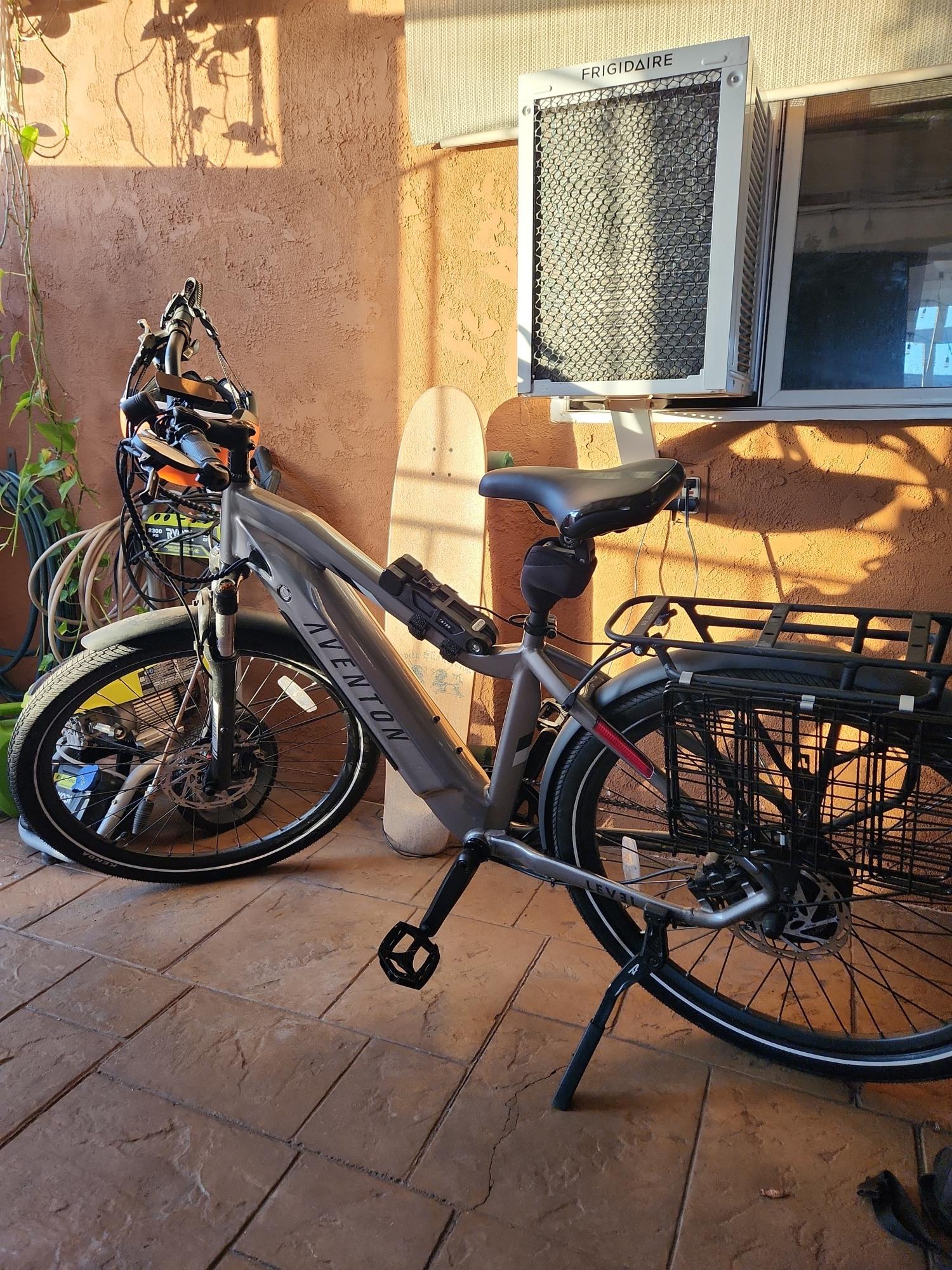 2024 Aventón Level 2 Silver, gray or bare metal