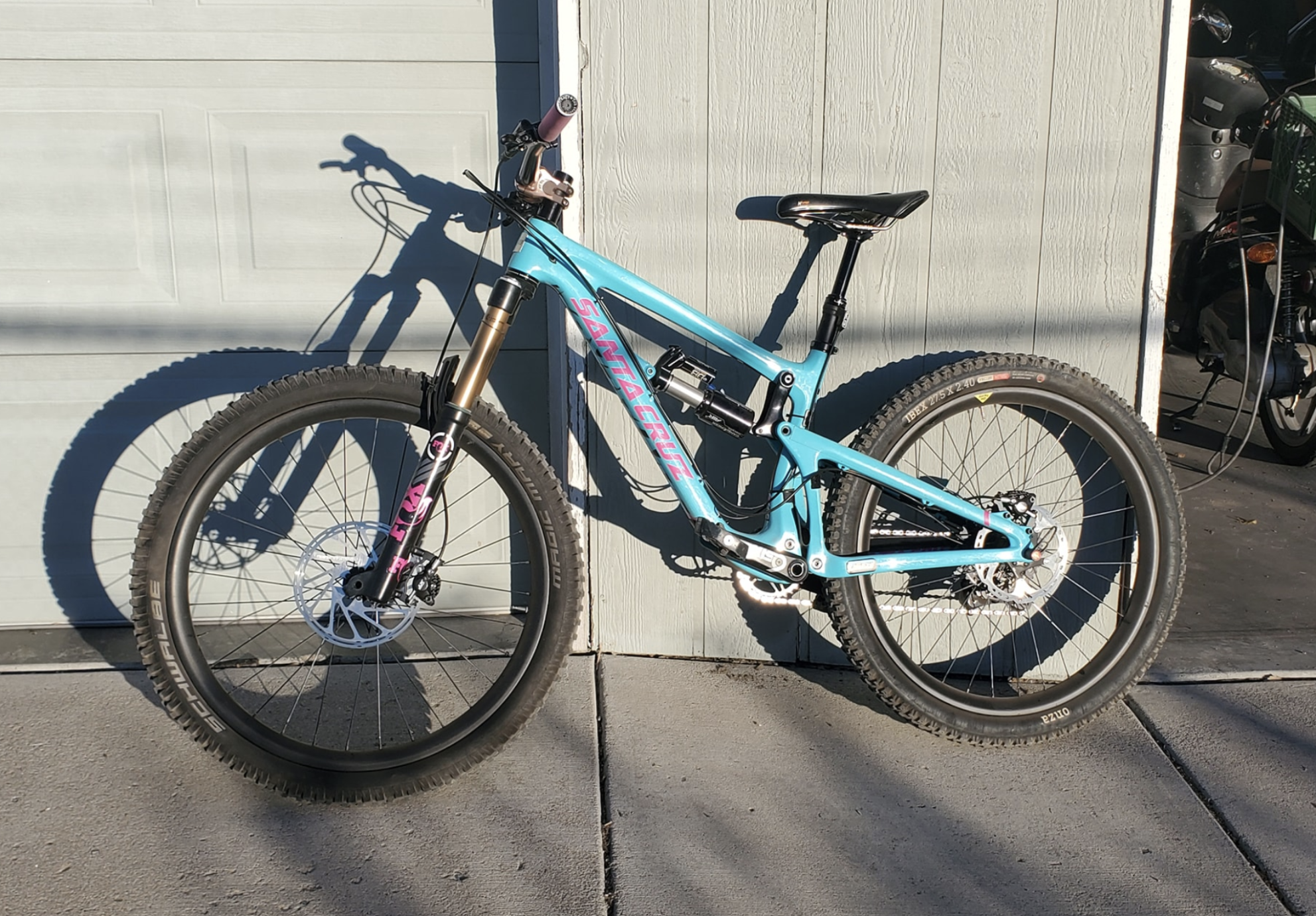 Santa Cruz Nomad Blue