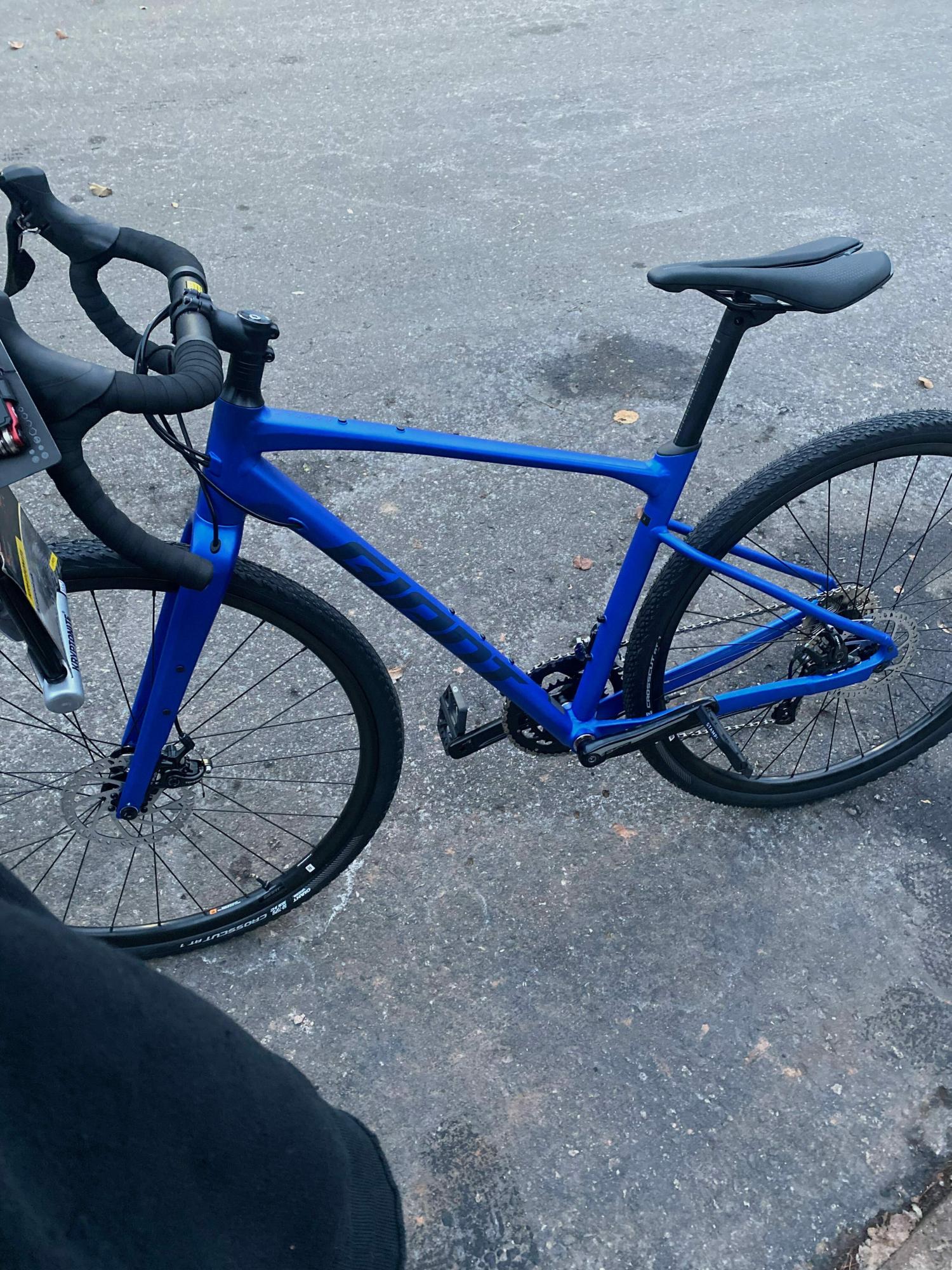 2022 Giant Revolt 2 Blue