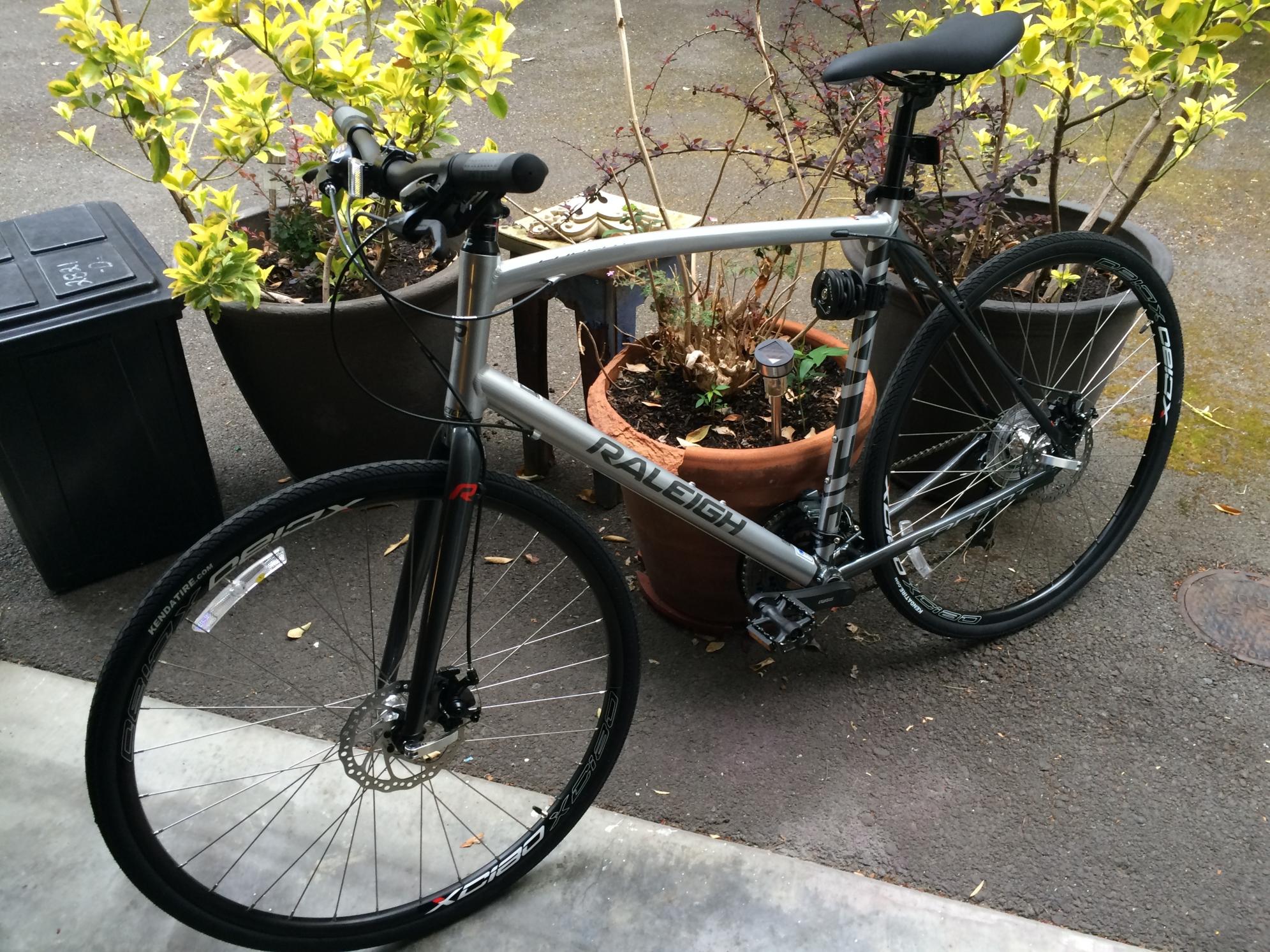 2014 Raleigh Cadent 2 Silver or Gray