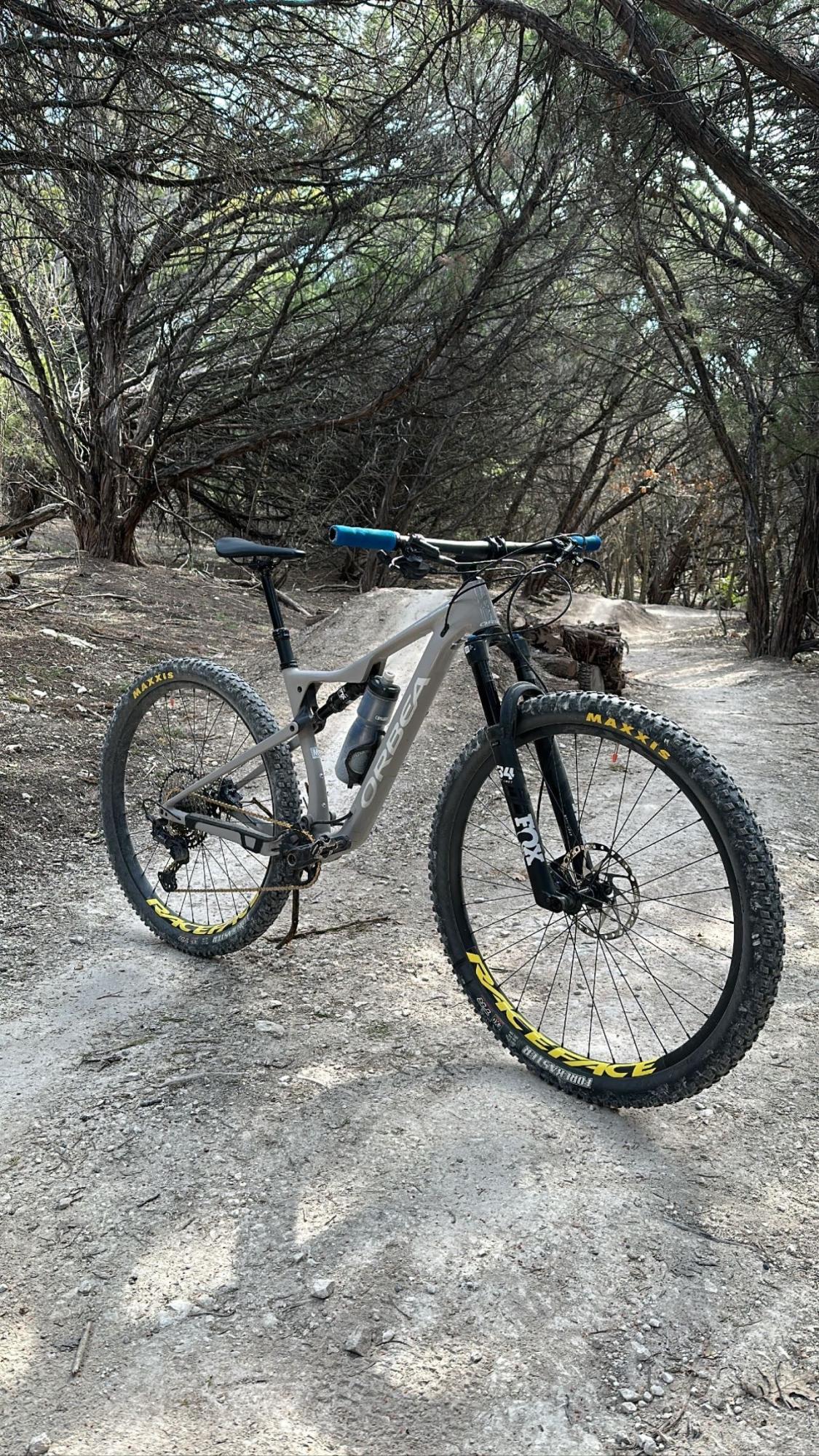 2022 Orbea Oiz Silver, gray or bare metal