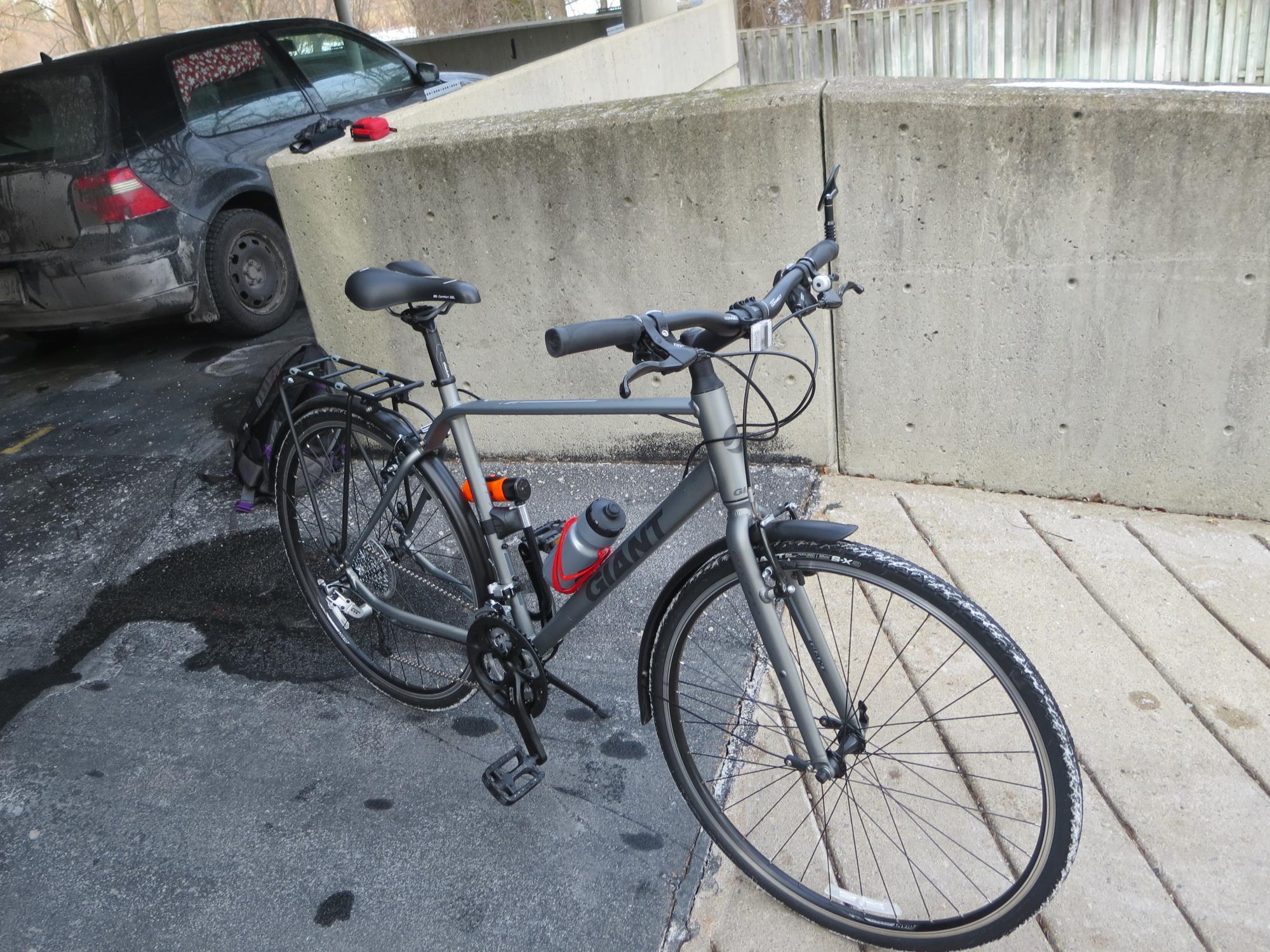 Giant Escape 4 Silver or Gray