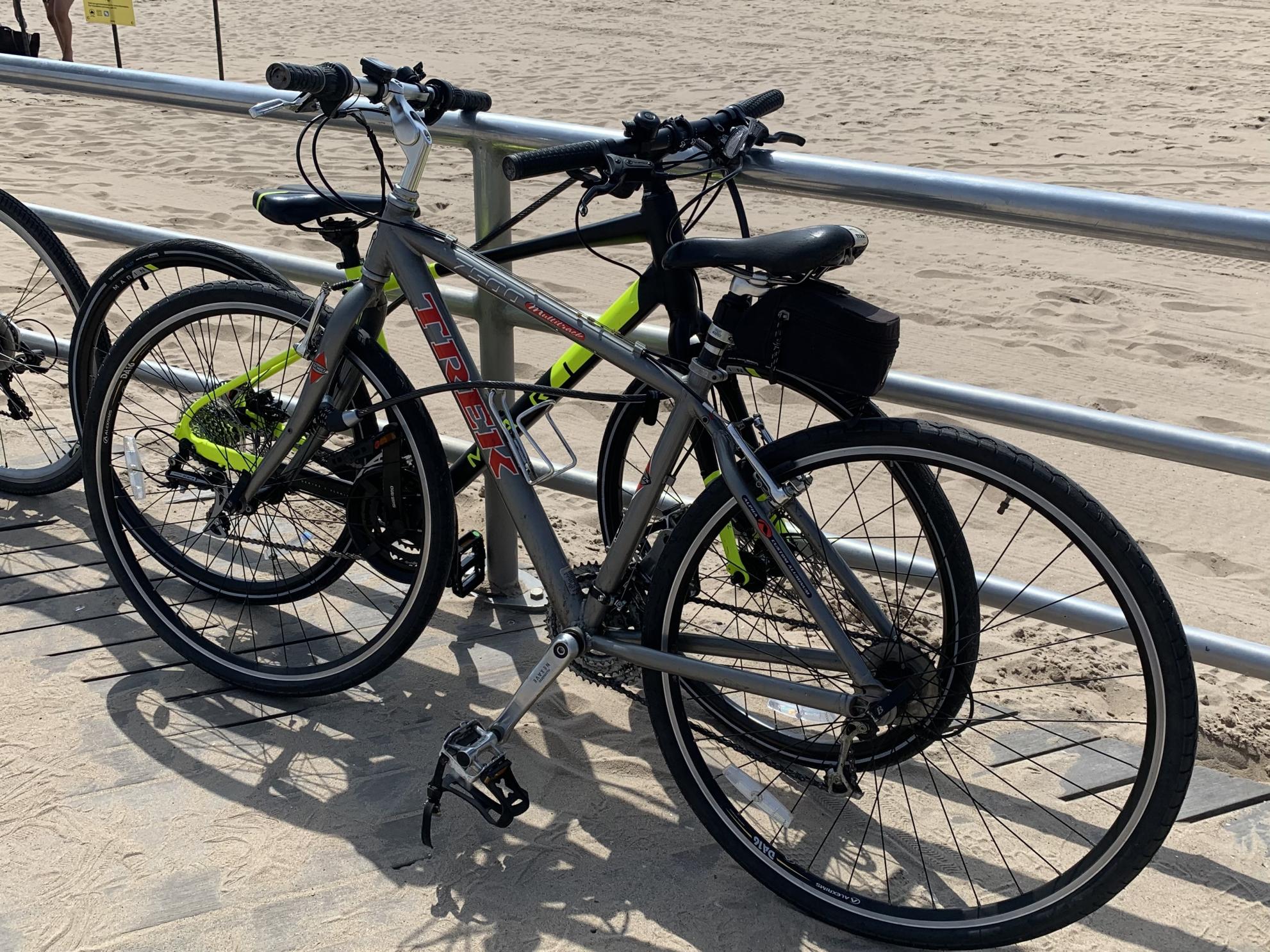 2000 Trek 7500 Silver, gray or bare metal