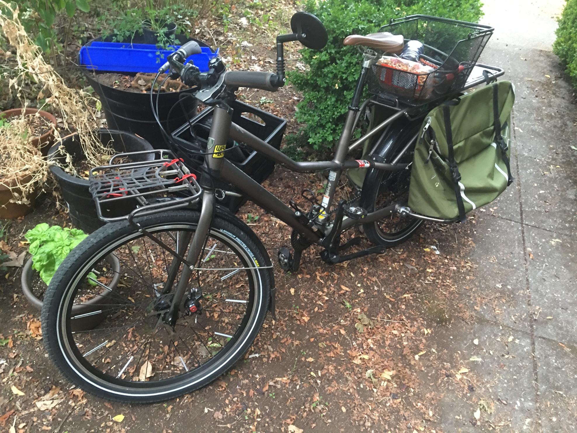 2022 Trek Cargo hardtail cargo bike (rear storage) Brown