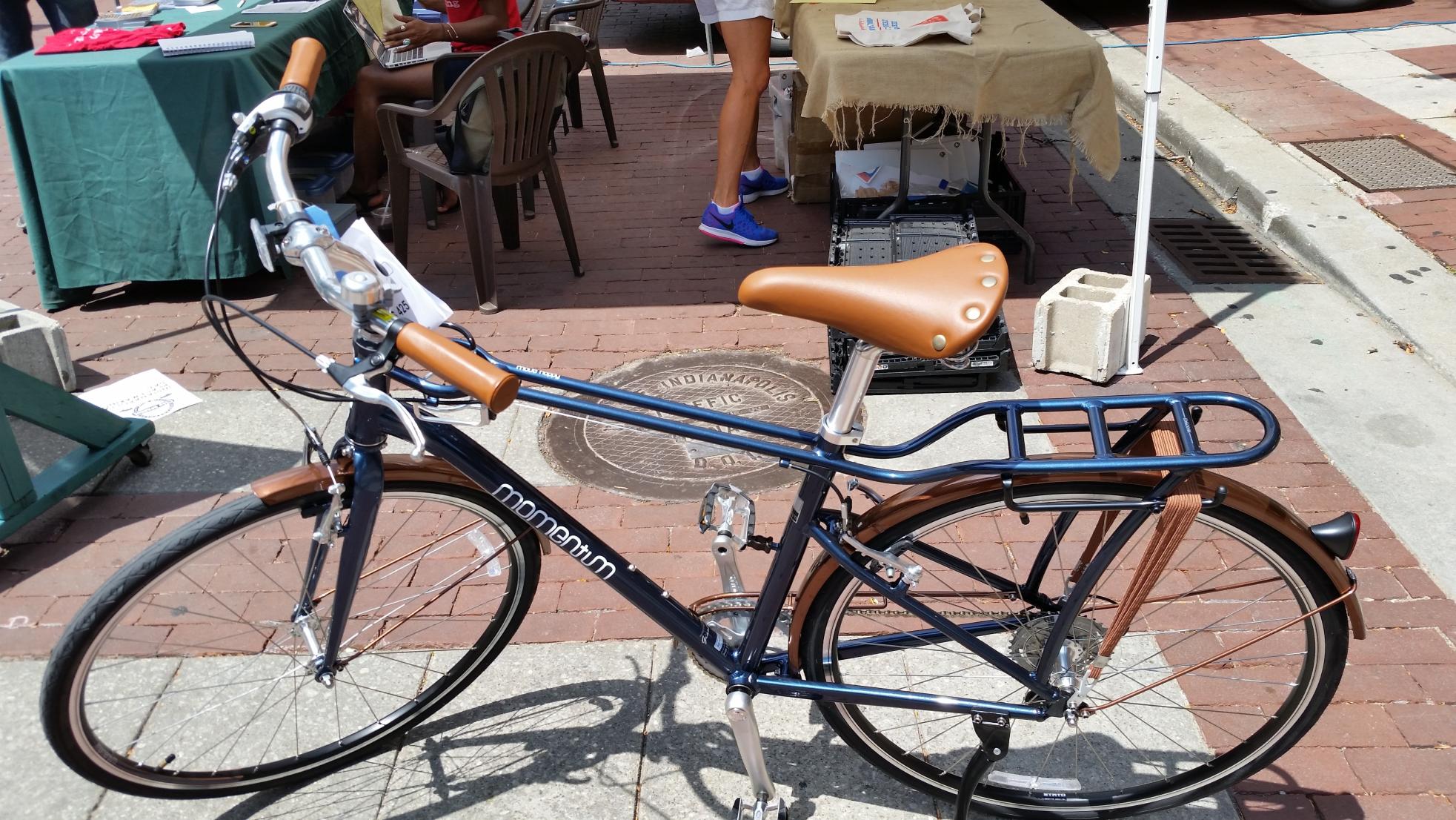 2017 Giant Momentum iNeed Street Blue and Brown