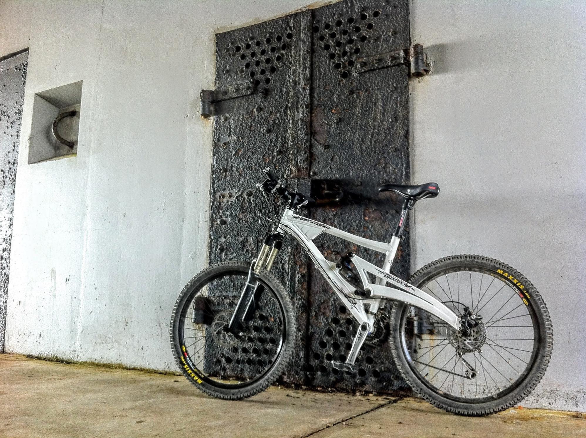 2009 Marin Bikes Wolfridge 6.9 White