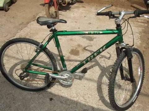 1999 Trek 830 AL  Black