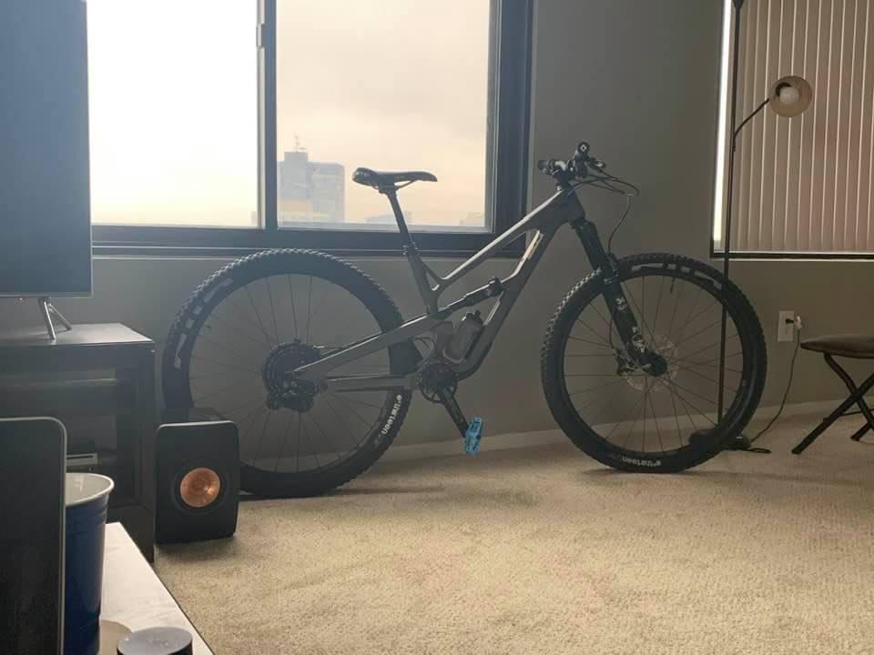 2019 YT Jeffsy Silver, gray or bare metal