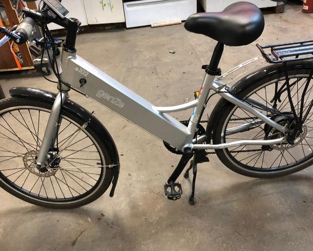 GenZe E102 Silver, gray or bare metal