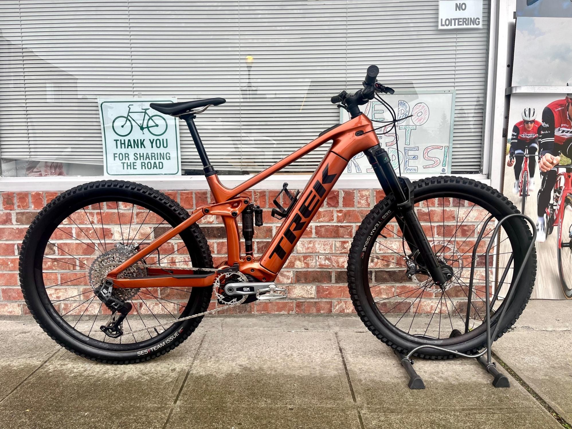 2024 Trek RAIL 9.8 LG AXS PENNYFLAKE Orange