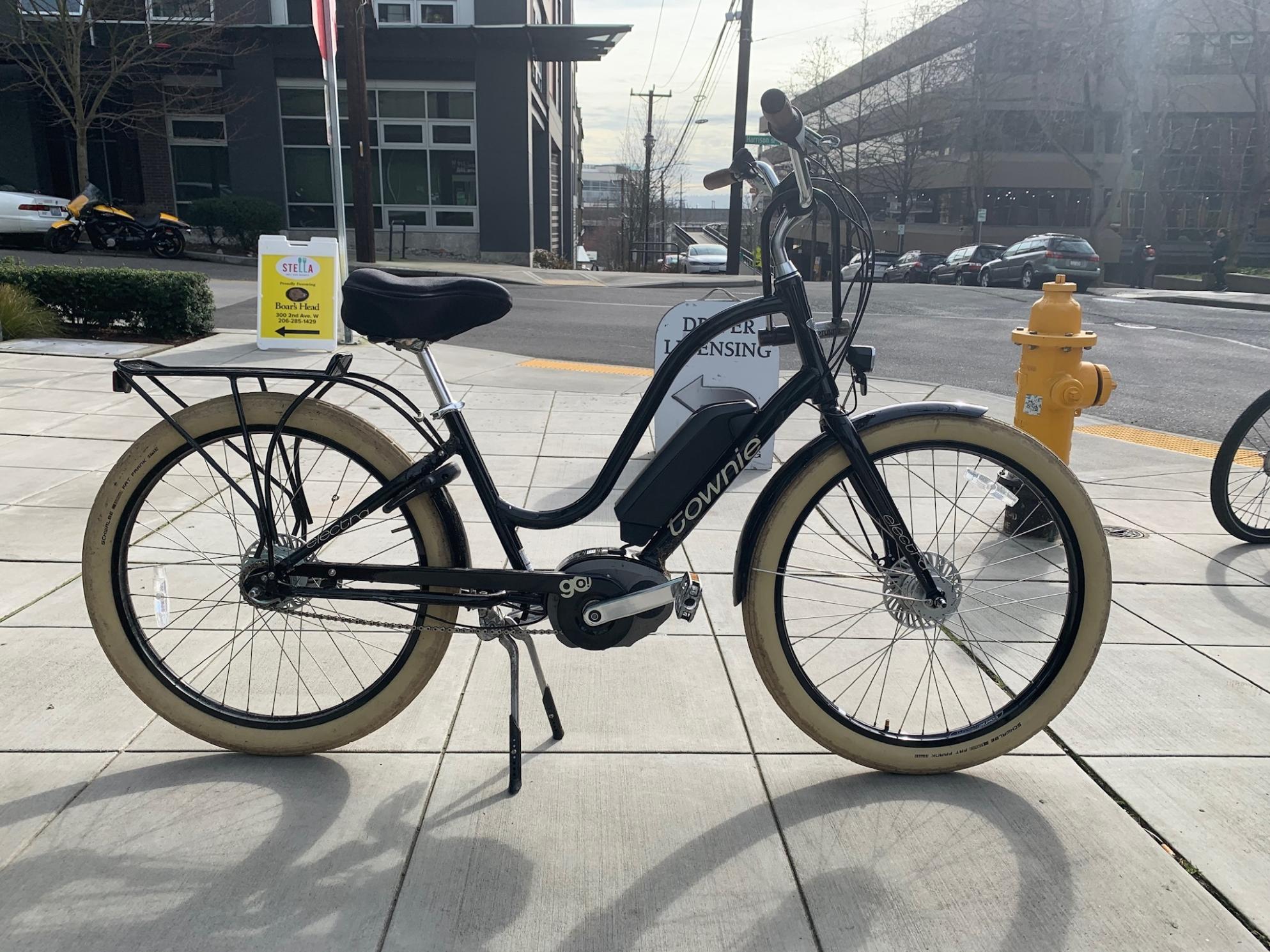 2017 Electra Townie Go Black