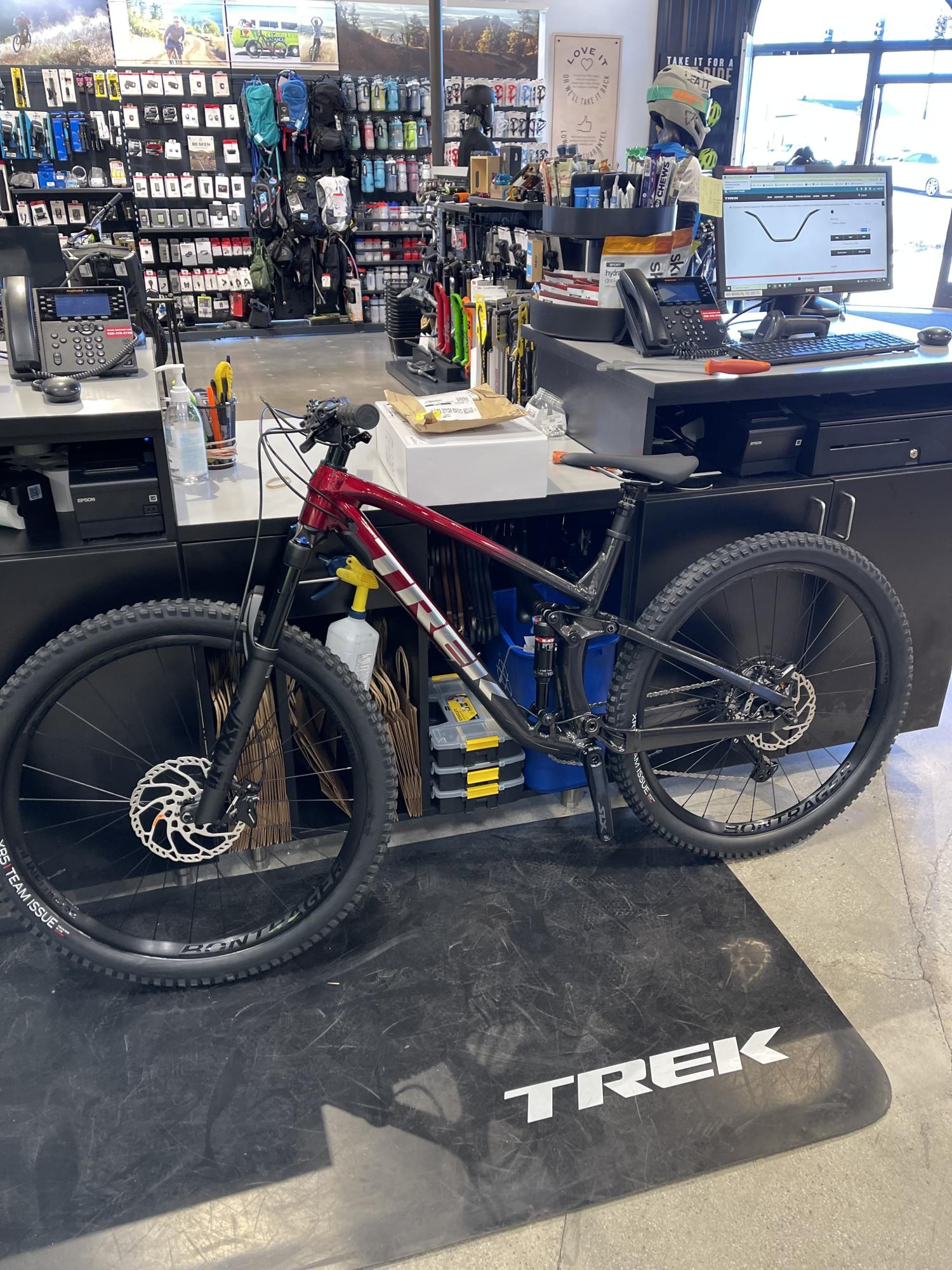 2022 Trek FUEL EX 8 XT L 29 RD-BK Black