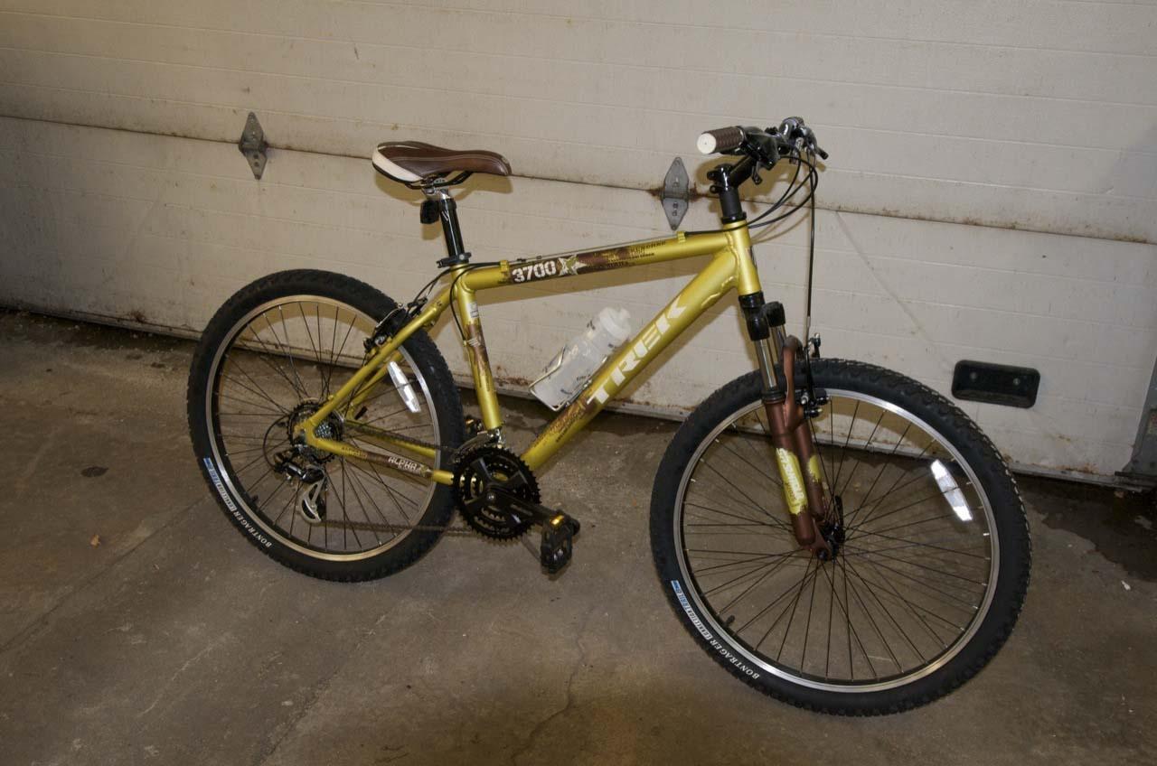 2009 Trek 3700  Yellow or Gold
