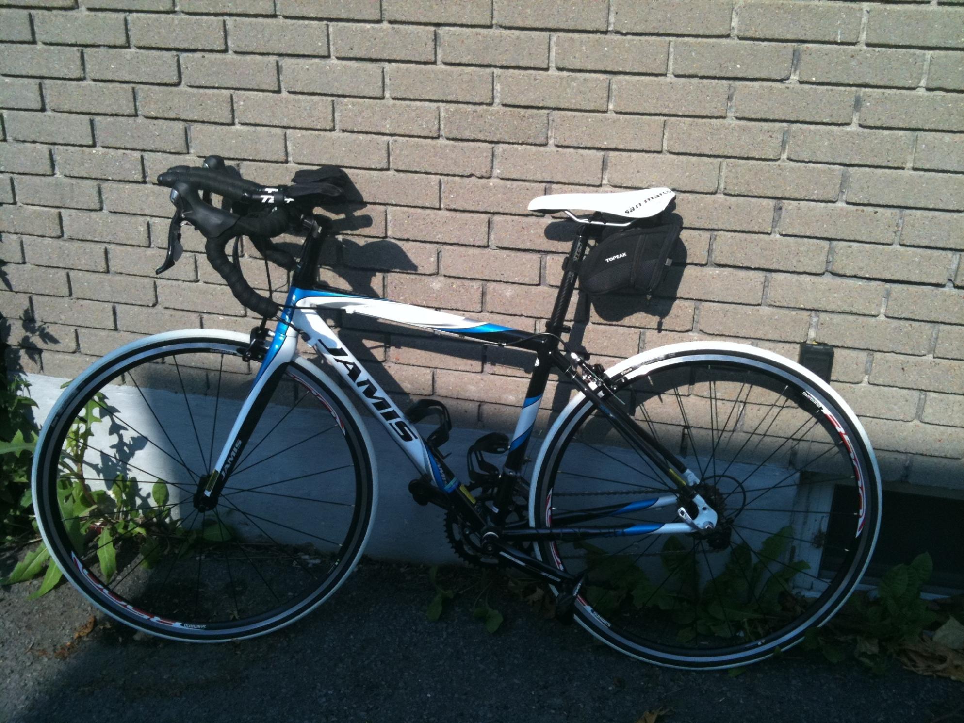 2011 Jamis Ventura Race femme 48cm White, Blue, and Black