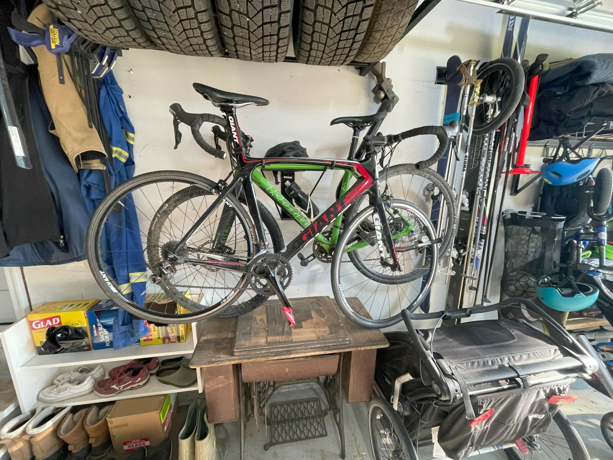 2012 Giant TCR Advanced 2 Black and Red