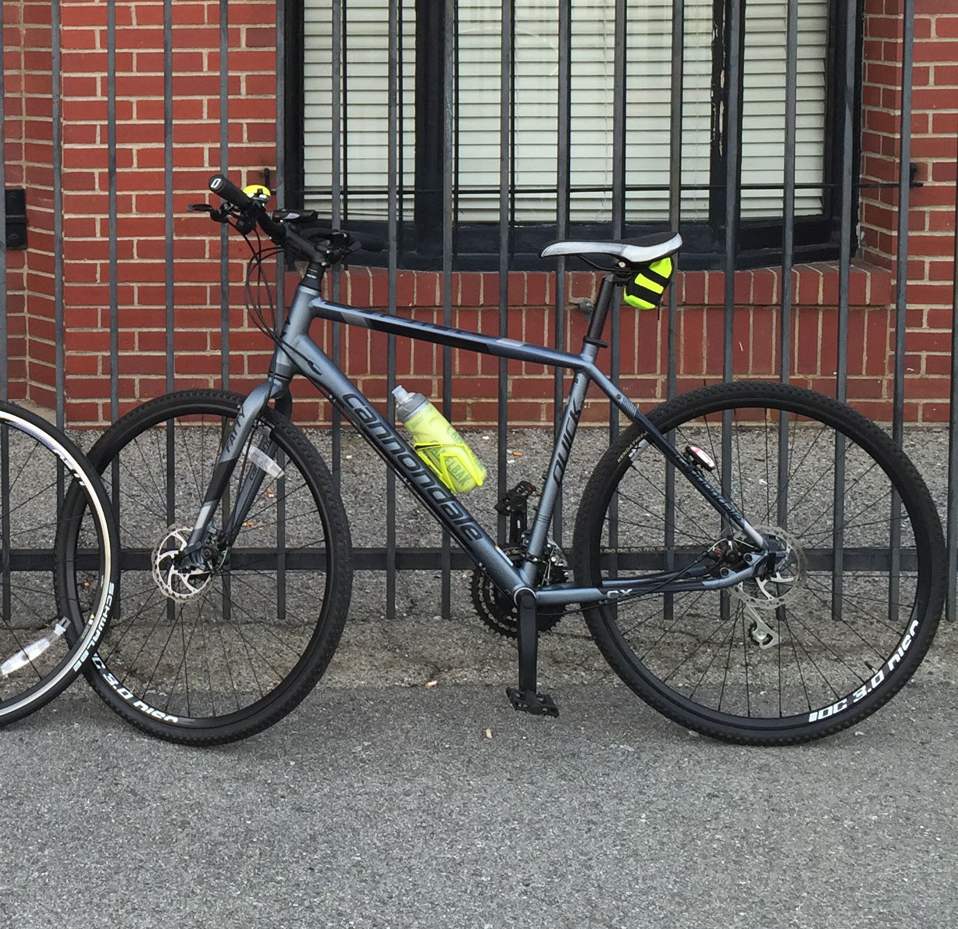 2014 Cannondale Quick Cx 4 Silver or Gray