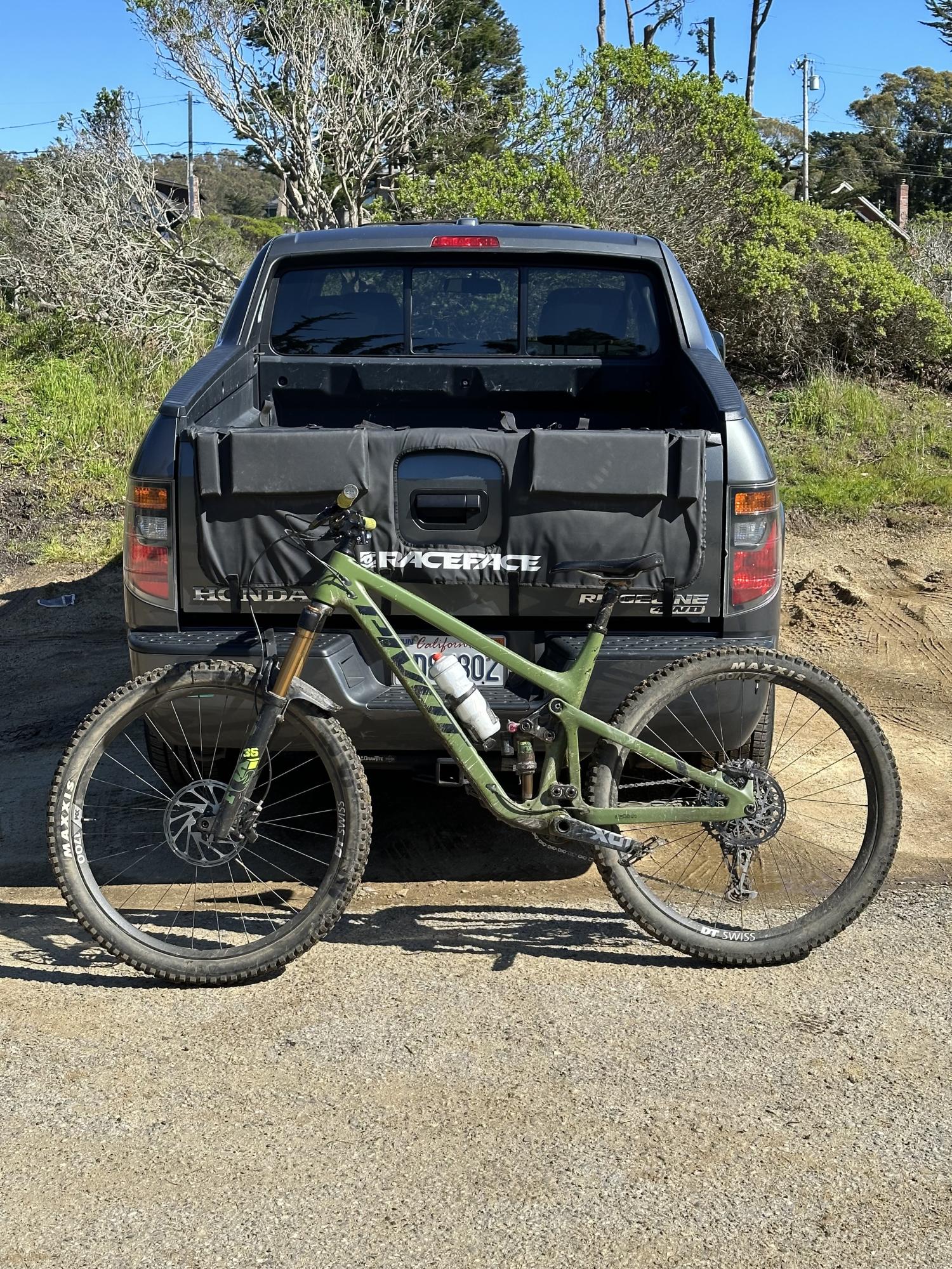 2021 Pivot Switchblade Green