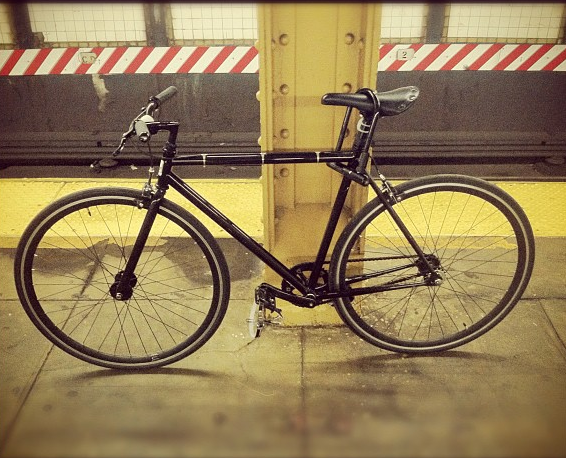 2011 Globe Roll 1 bicycle Black